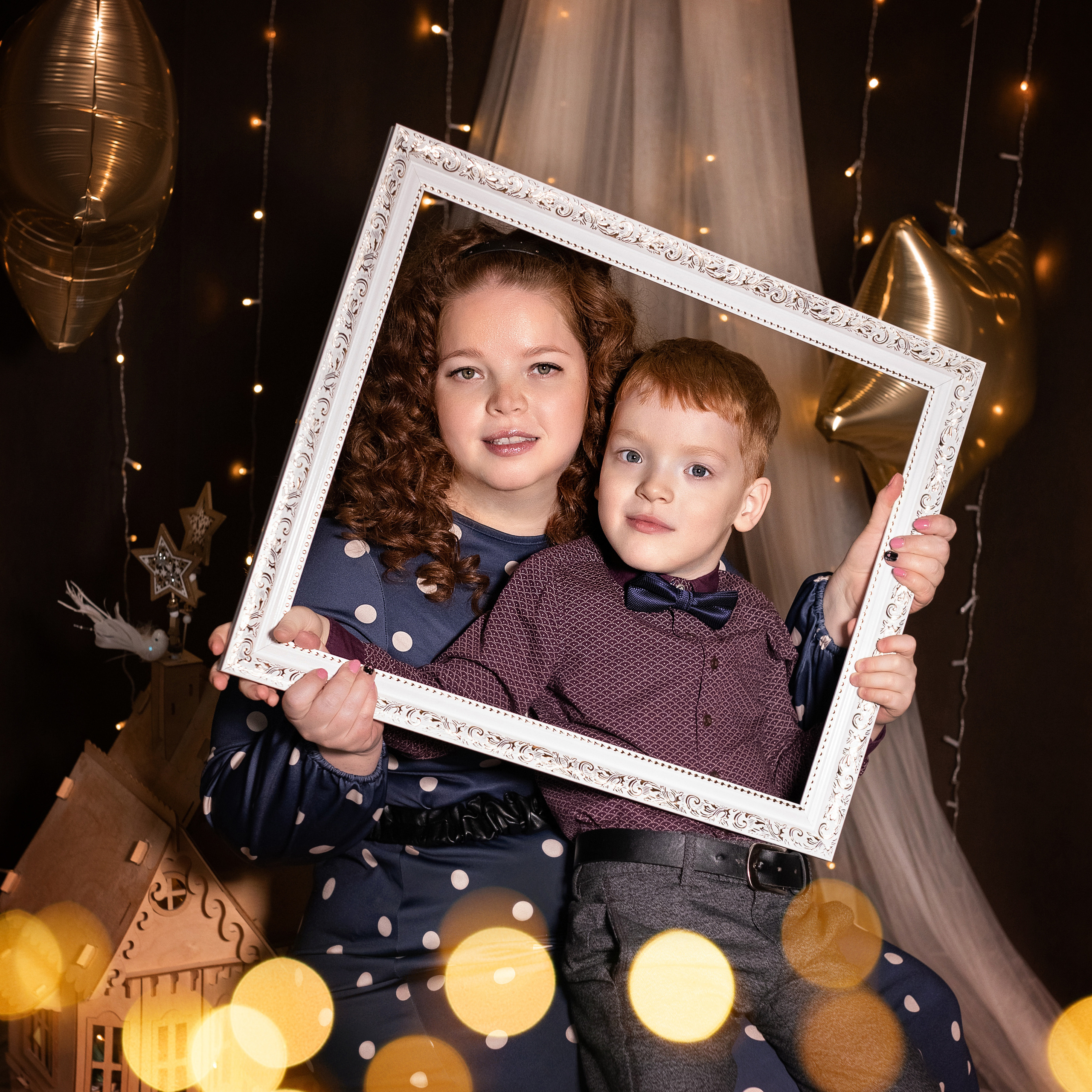 Мама с сыном с рамке