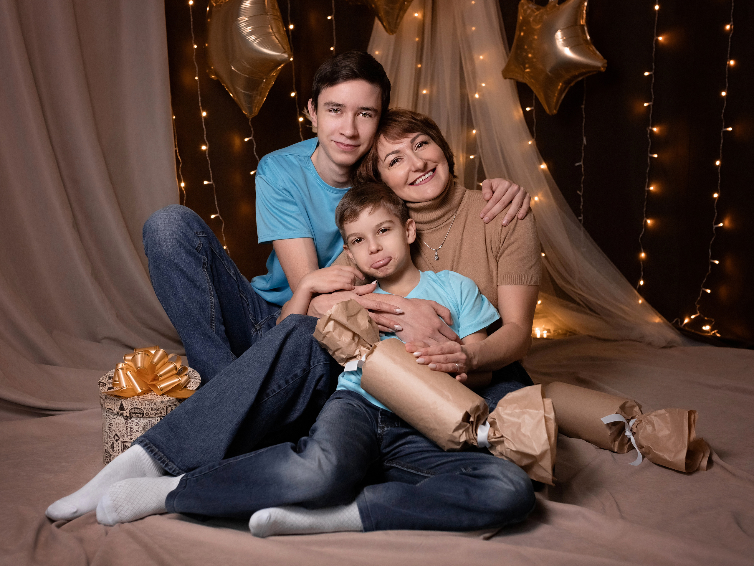 Семейная. Моя студия. Ирина с сыновьями. Ноябрь 2022. Фотограф Пермь. Свадьбы. Семья и дети, школа, д. сад. Фотокниги