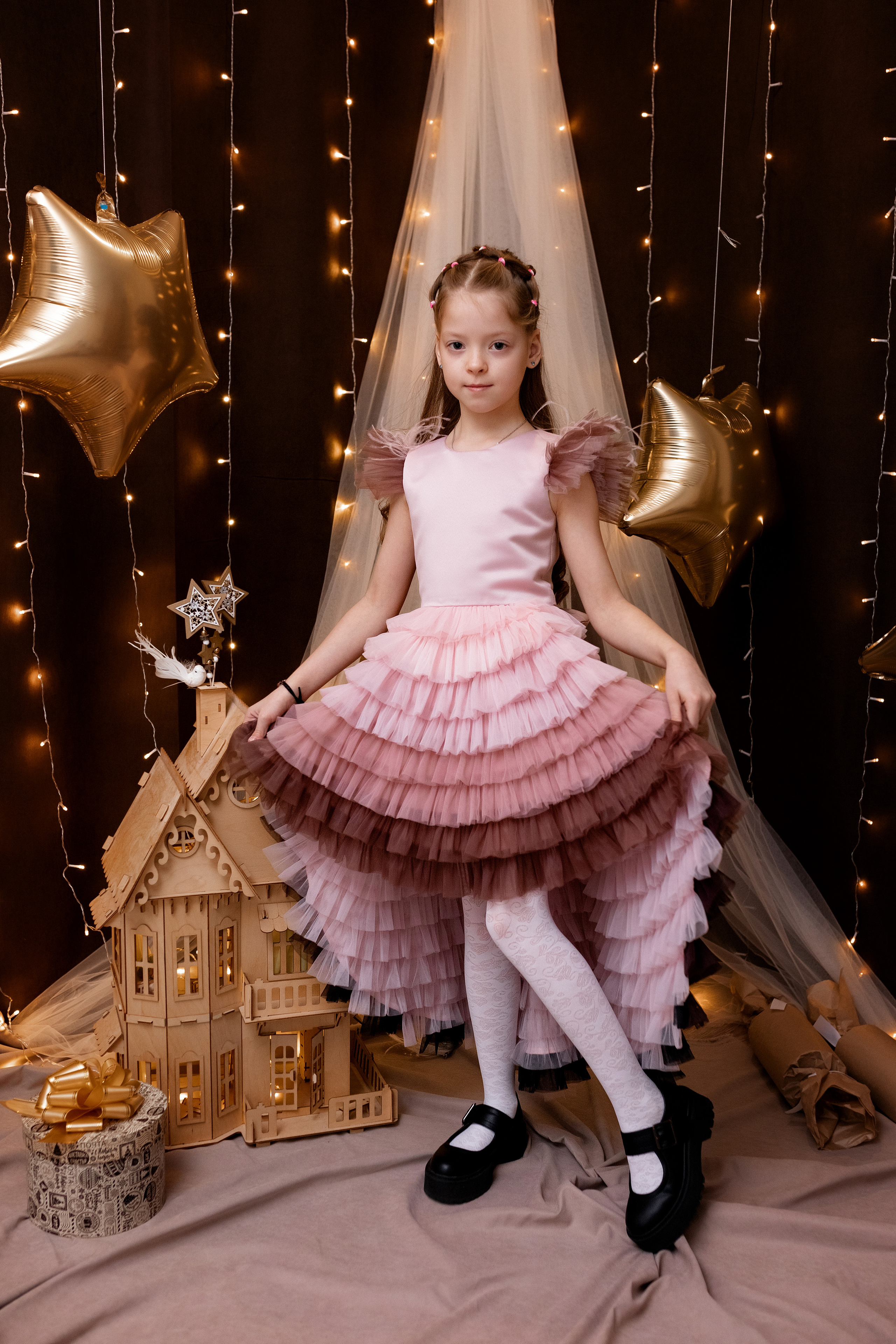 девочка в нарядном платье