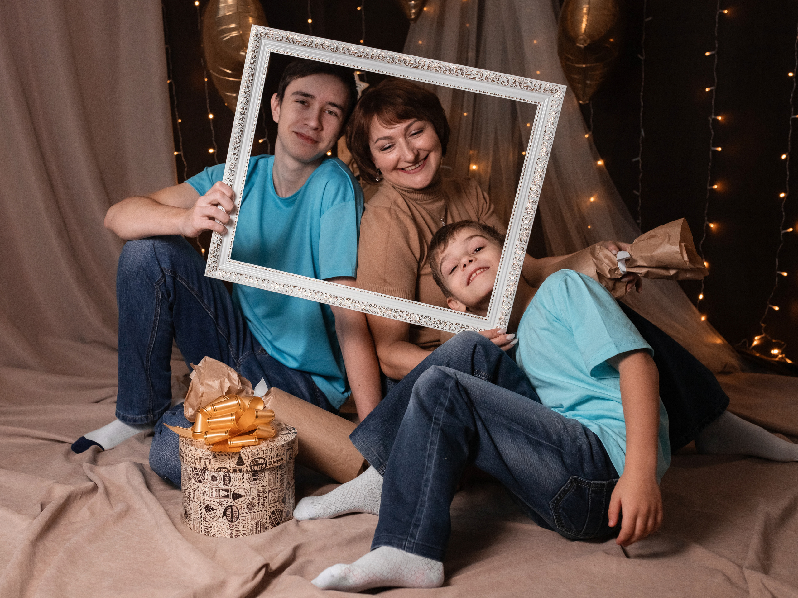 Семейная. Моя студия. Ирина с сыновьями. Ноябрь 2022. Фотограф Пермь. Свадьбы. Семья и дети, школа, д. сад. Фотокниги