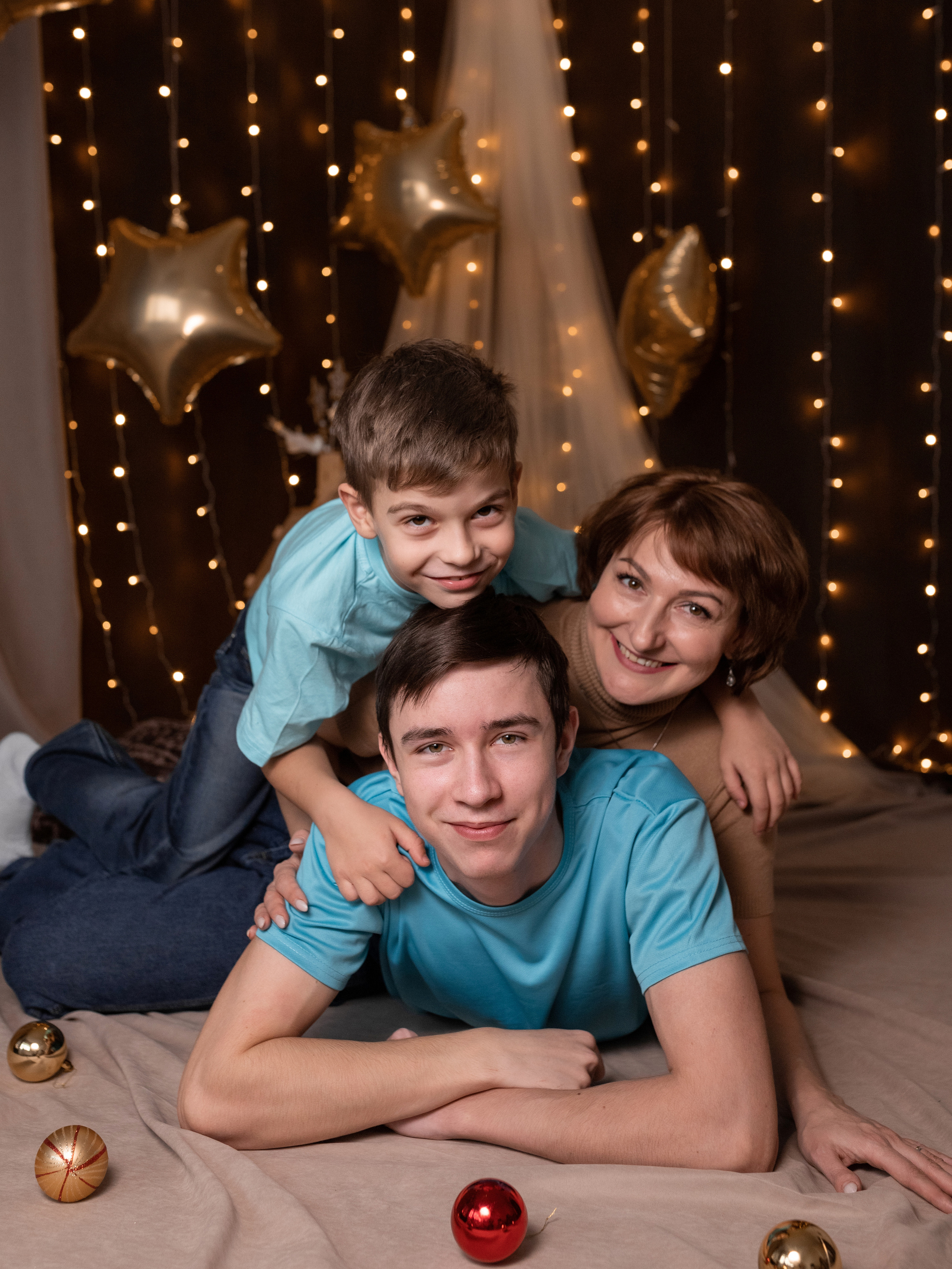 Семейная. Моя студия. Ирина с сыновьями. Ноябрь 2022. Фотограф Пермь. Свадьбы. Семья и дети, школа, д. сад. Фотокниги