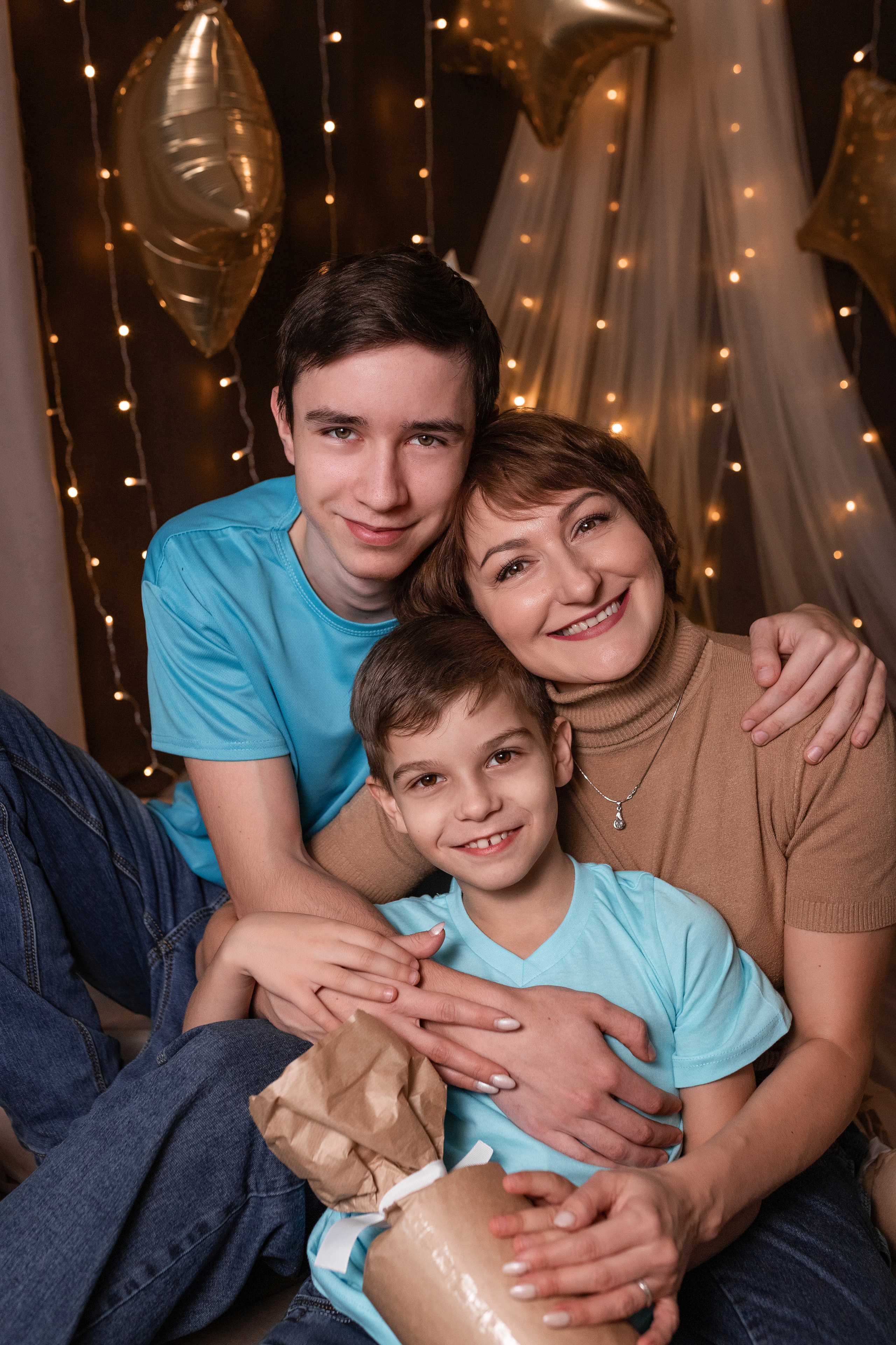 Семейная. Моя студия. Ирина с сыновьями. Ноябрь 2022. Фотограф Пермь. Свадьбы. Семья и дети, школа, д. сад. Фотокниги