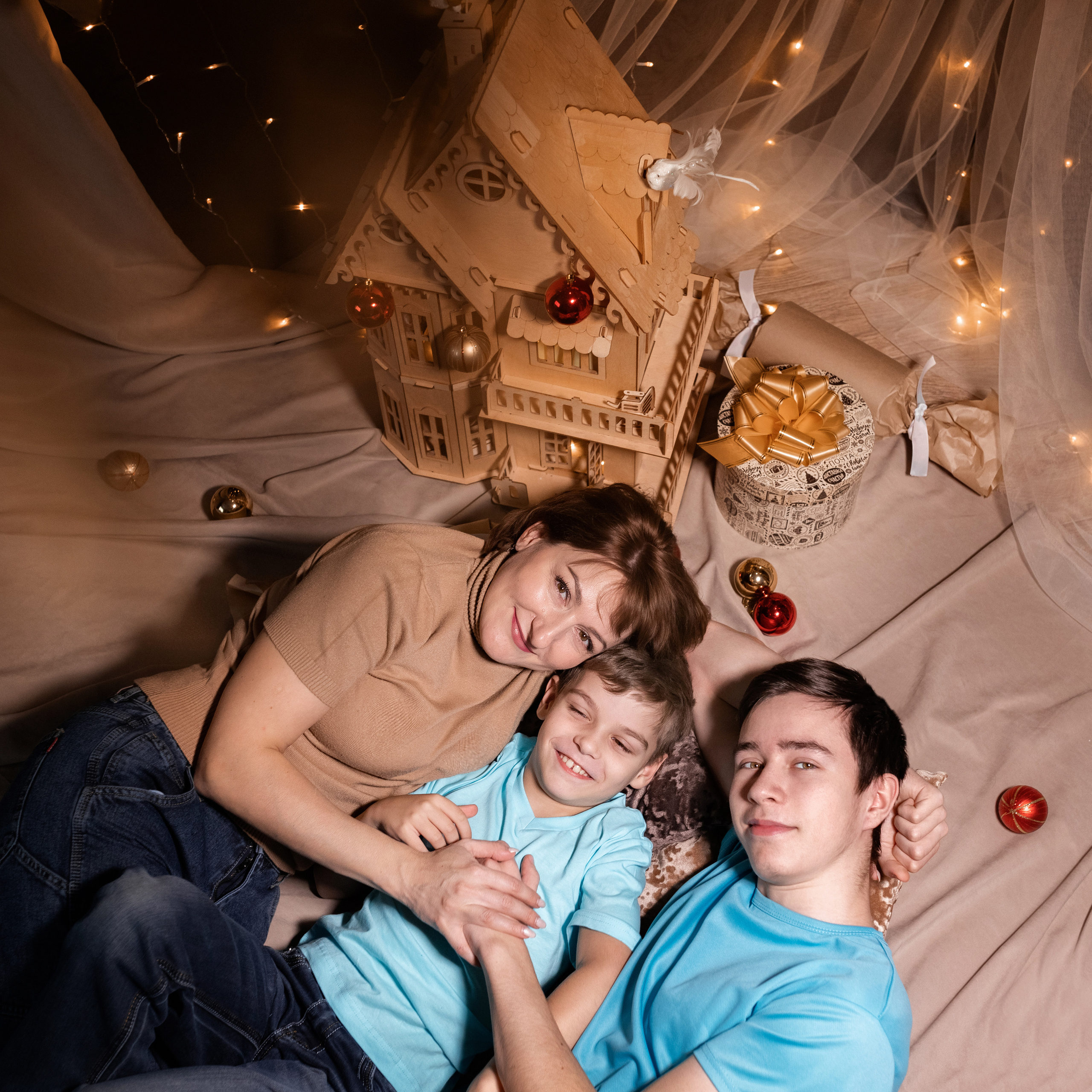 Семейная. Моя студия. Ирина с сыновьями. Ноябрь 2022. Фотограф Пермь. Свадьбы. Семья и дети, школа, д. сад. Фотокниги