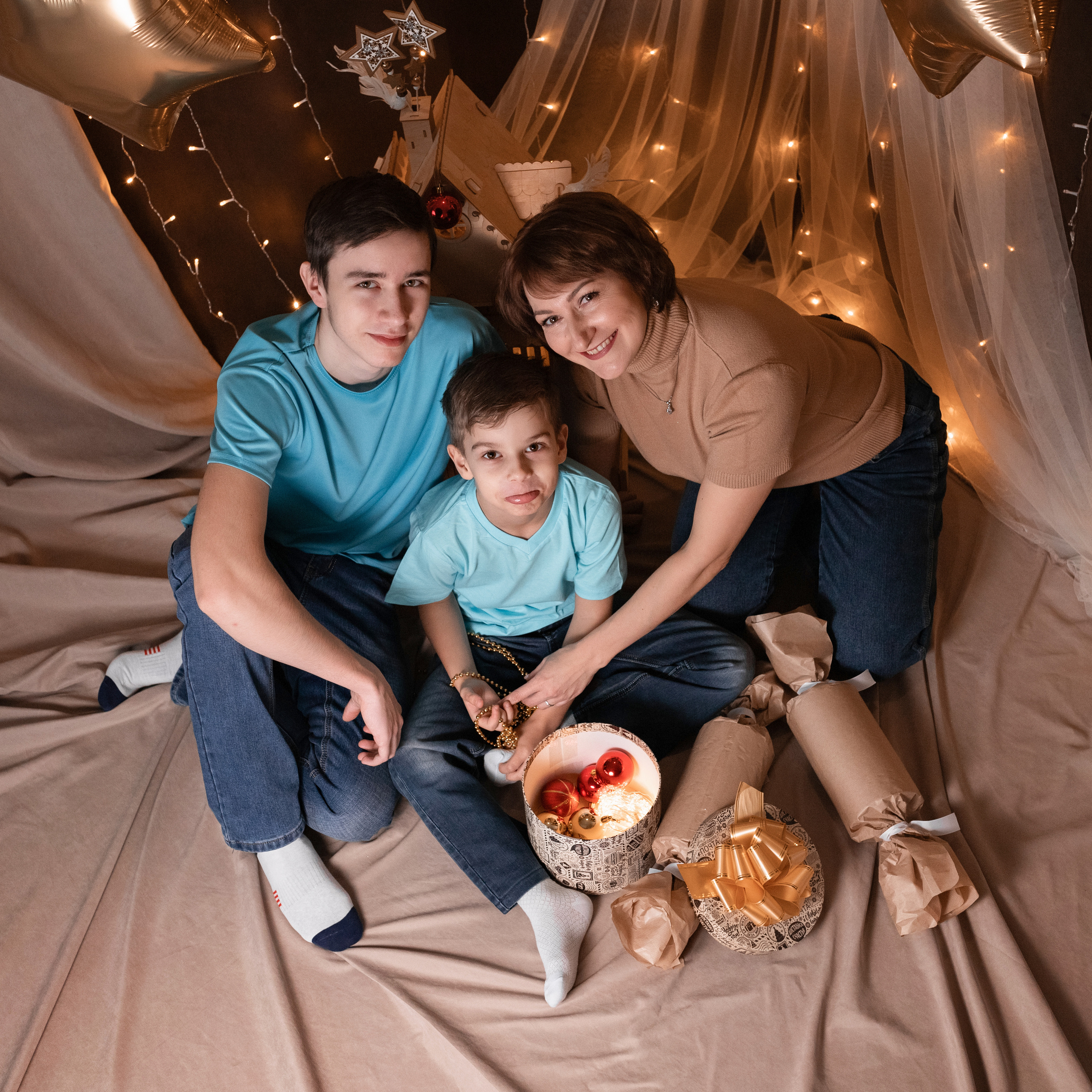Семейная. Моя студия. Ирина с сыновьями. Ноябрь 2022. Фотограф Пермь. Свадьбы. Семья и дети, школа, д. сад. Фотокниги