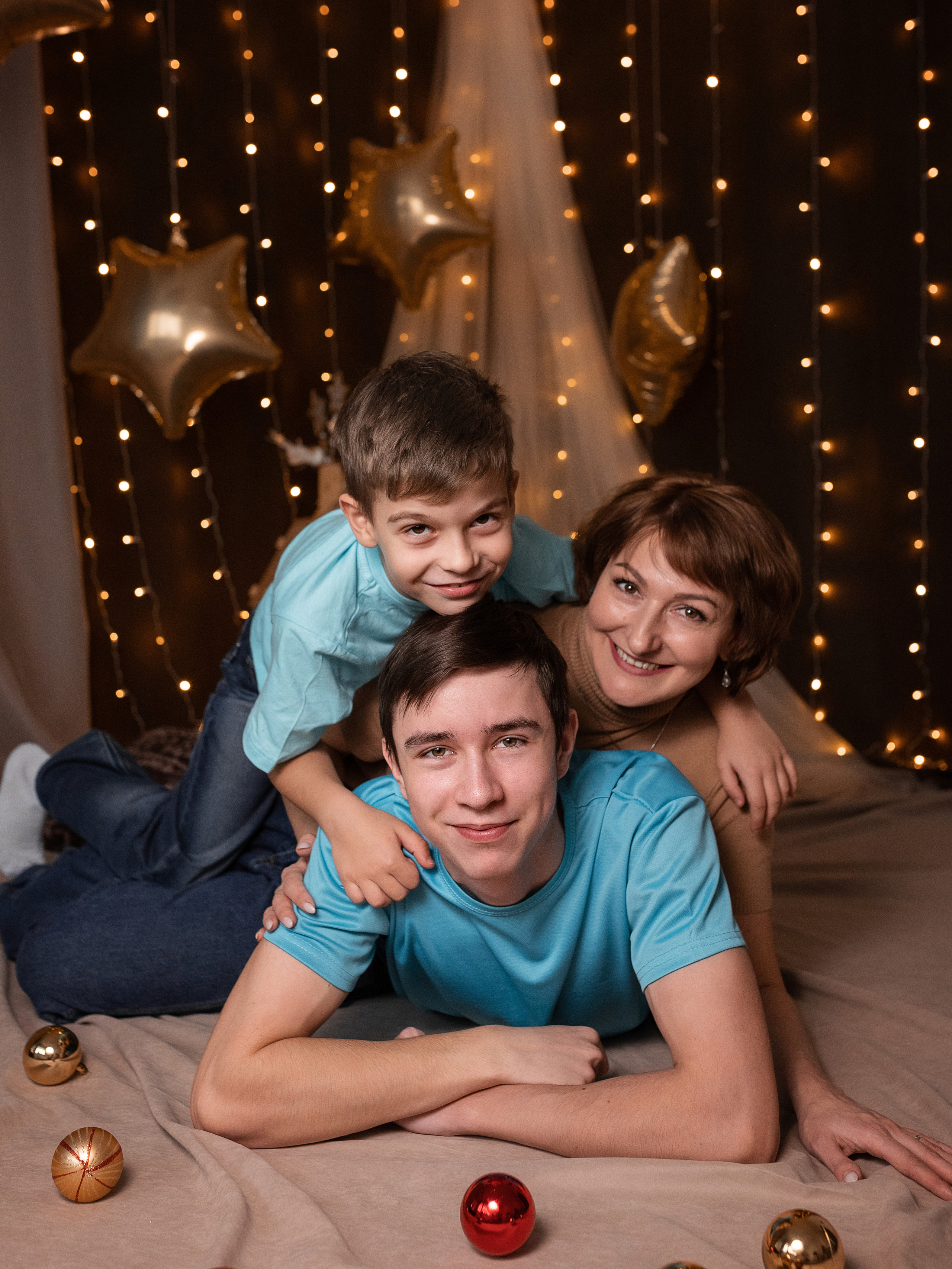 Семейная. Моя студия. Ирина с сыновьями. Ноябрь 2022. Фотограф Пермь. Свадьбы. Семья и дети, школа, д. сад. Фотокниги