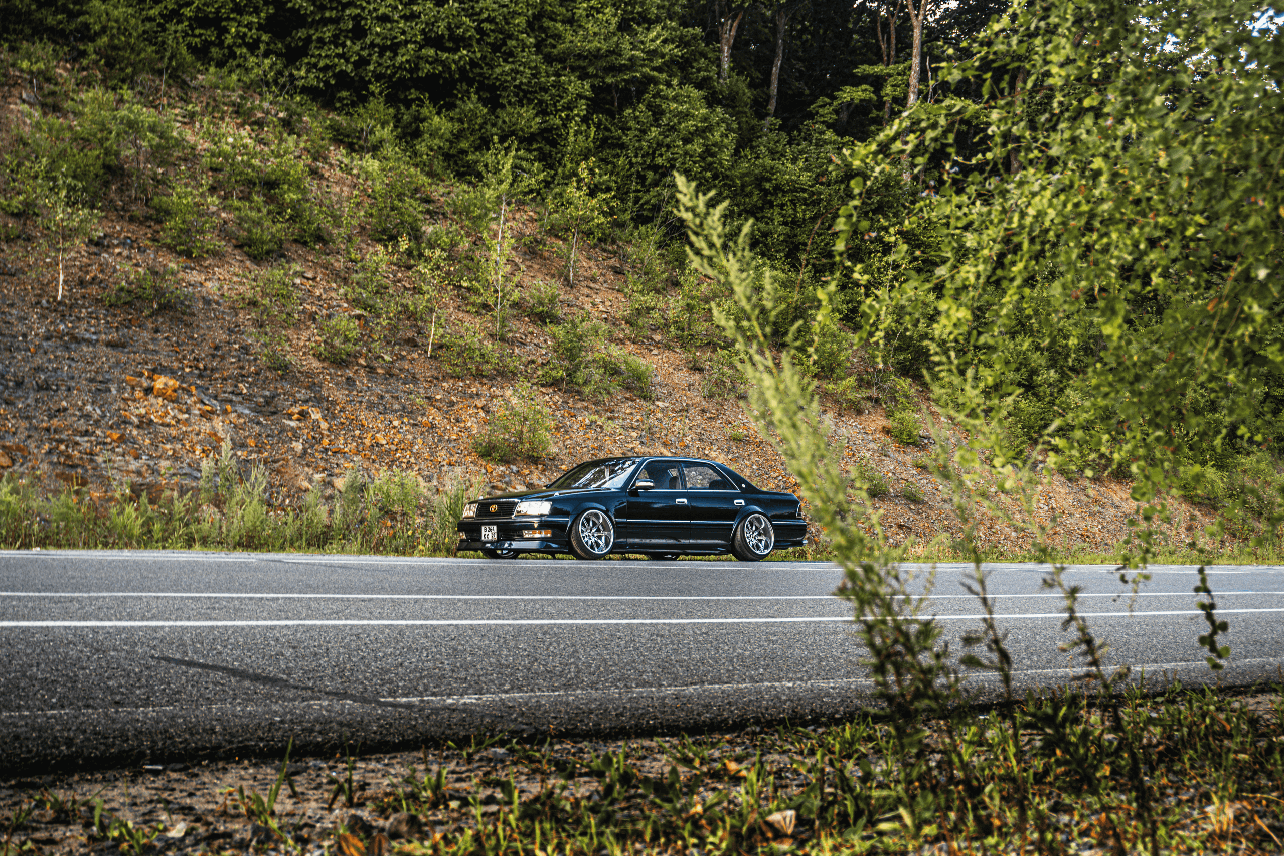 Toyota Crown S155: бриллиант в стенс-короне Владивостока