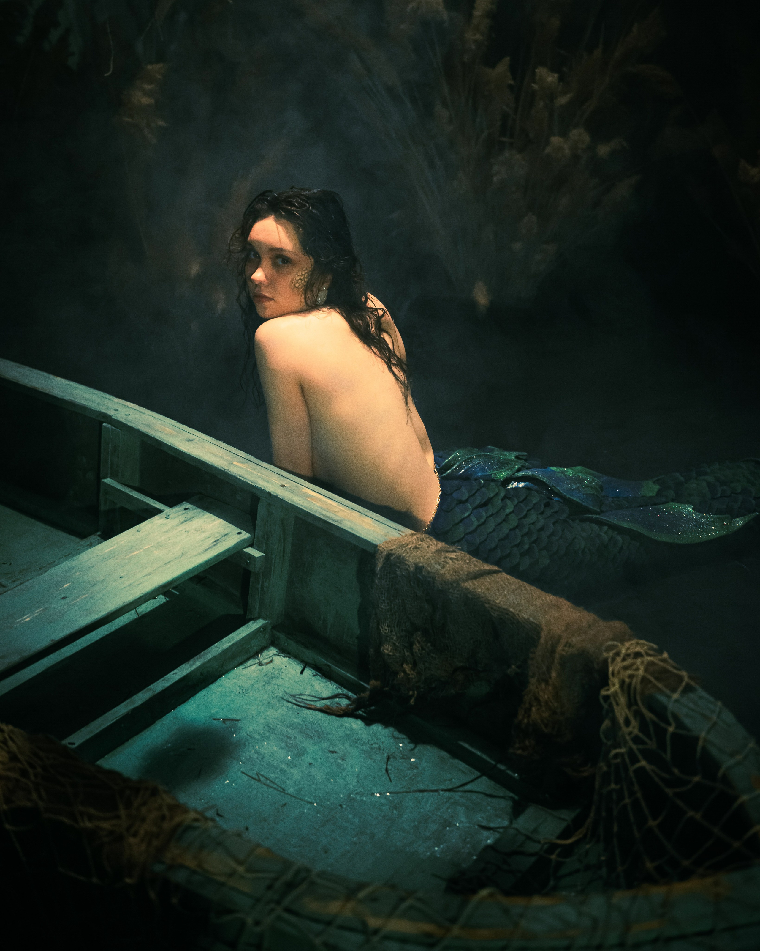 Мрачная фотосессия в образе русалки в фотостудии 2-й этаж в г. Кемерово