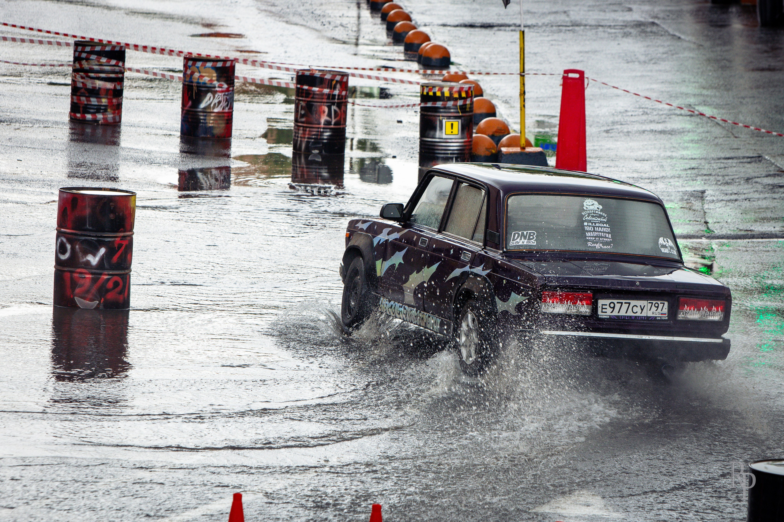 SHOWDOWN. Rusty Photographer