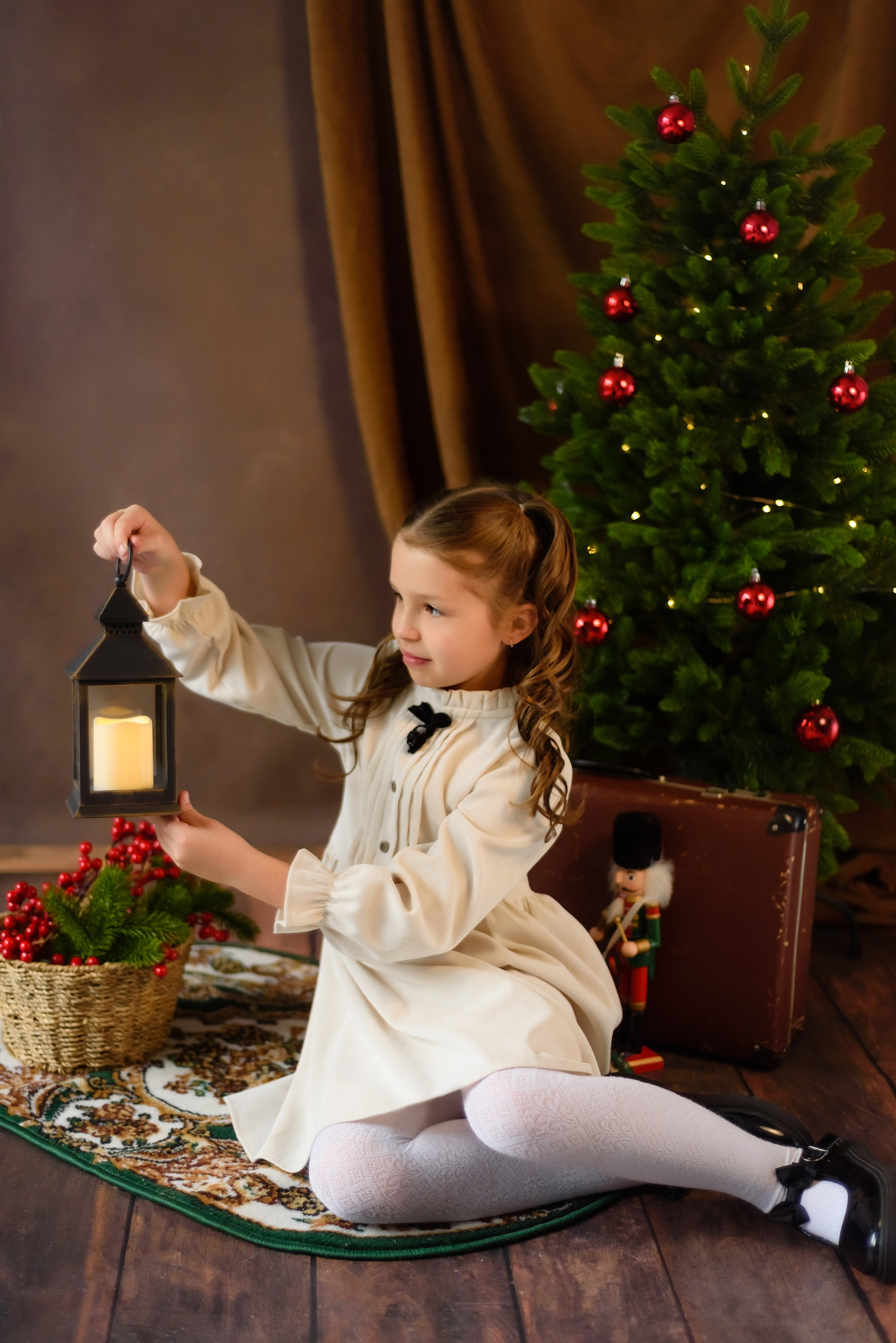 Новогодняя фотосессия «Красные ягоды» Полина и Инна. Детский Фотограф |Фотограф на годик в Брянске Ирина Романова