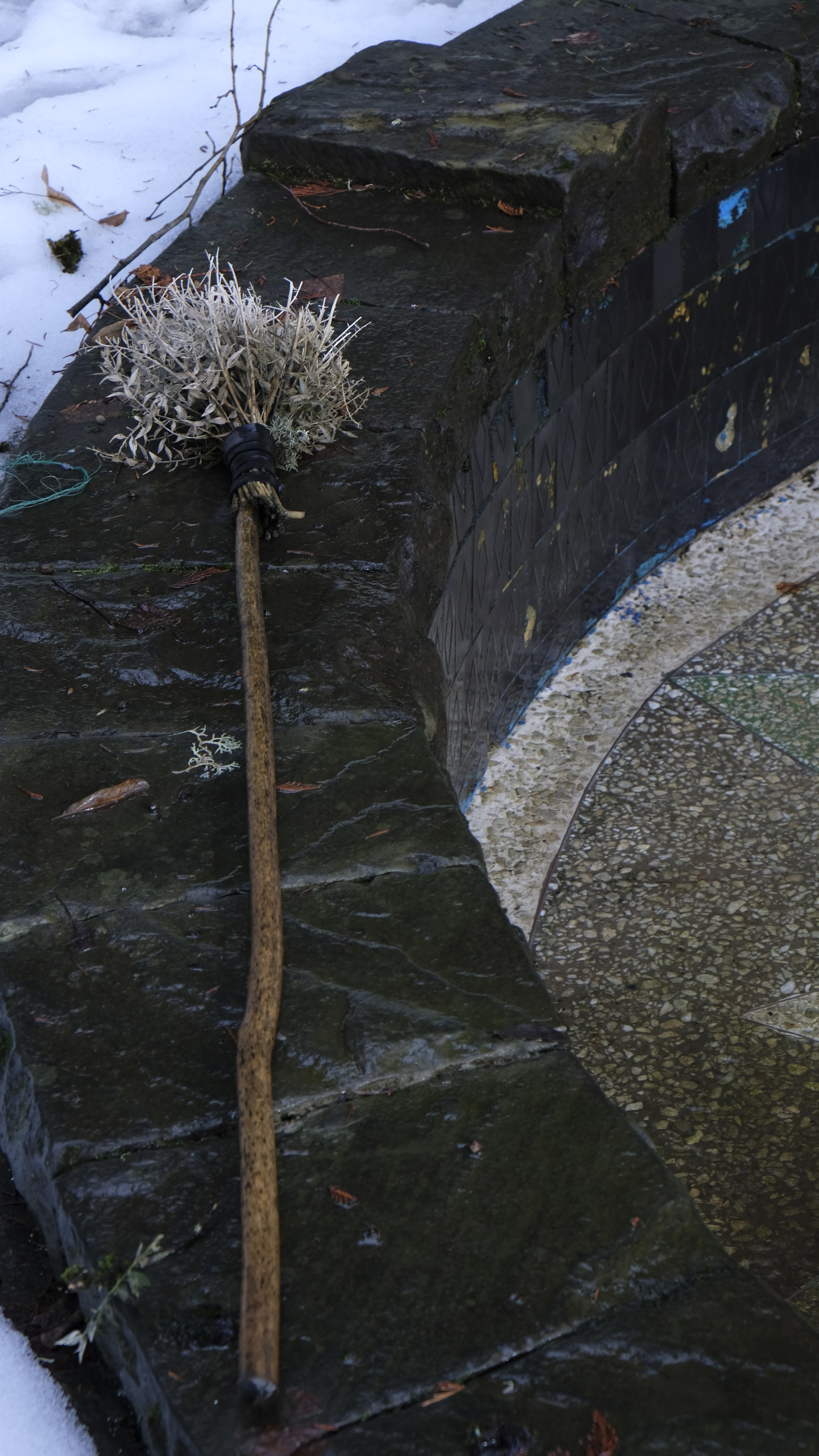 Сталинская дача на Рице зимой. Главная