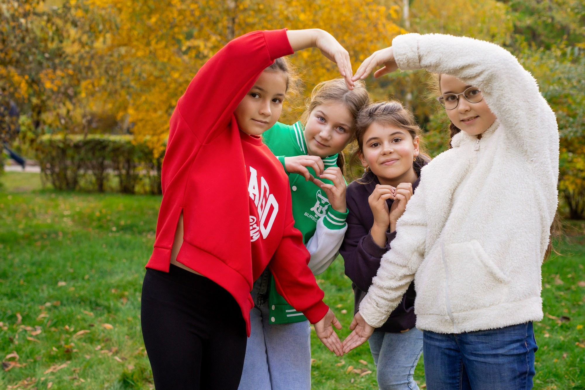 Яркая осенняя фотосессия: 76 школа 4 класс. СИГМА | Студия выпускных альбомов Красноярск