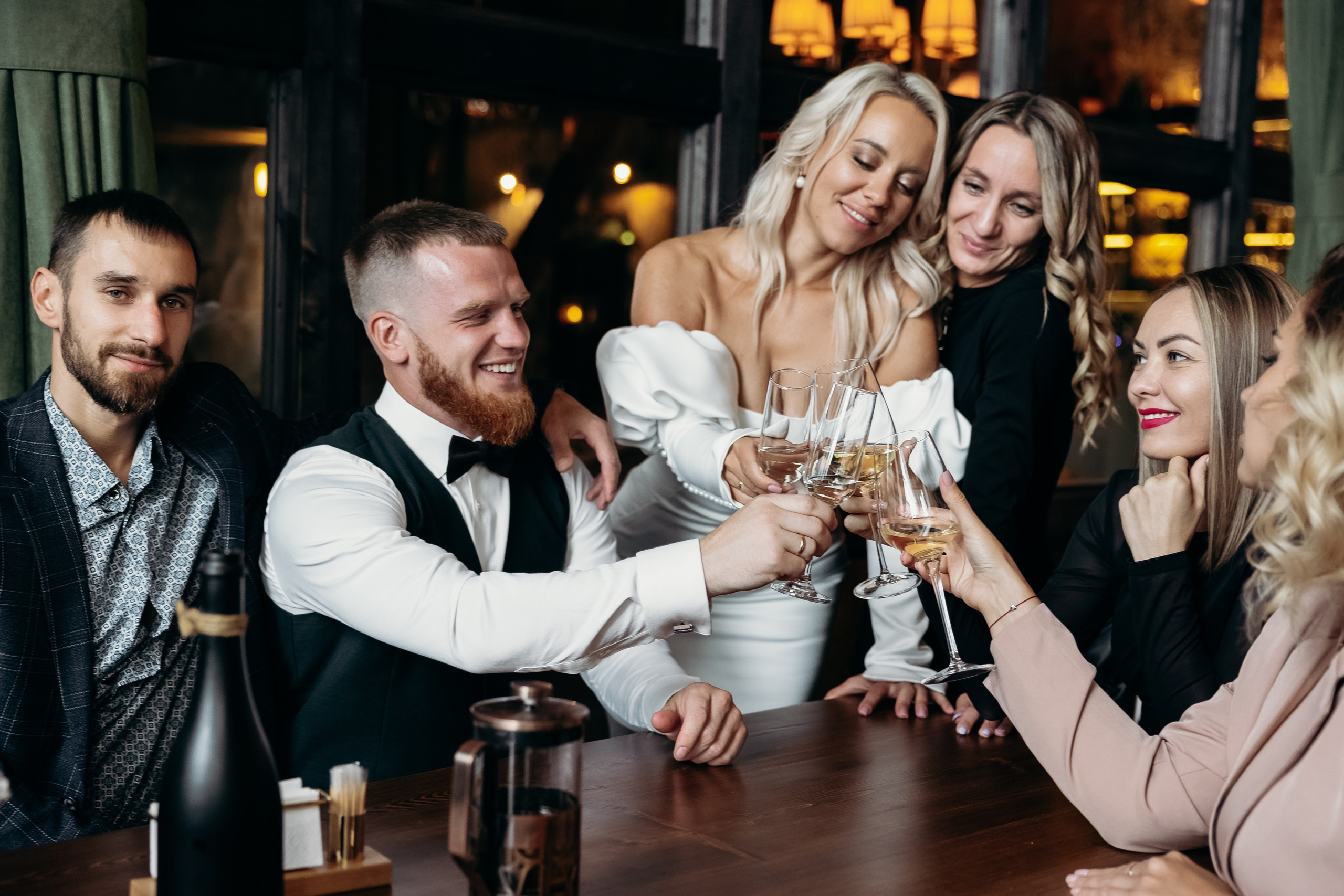 Александр и Елена (сборы, ресторан). Фотограф свадебный семейный в Красноярске Шукшина Наталья