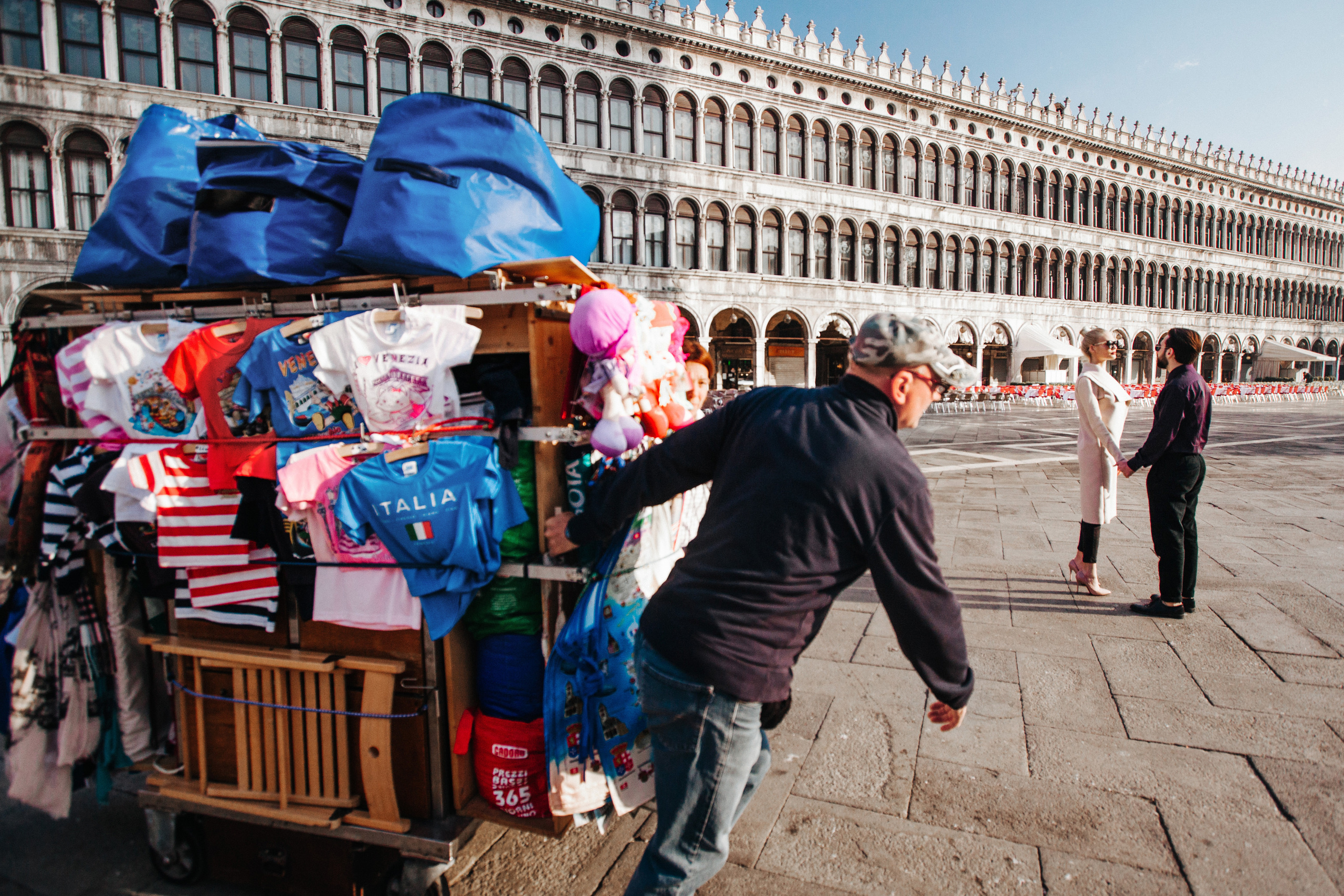 Denis + Arina / LOVE STORY / Venice. Photographer and videographer for wedding in Italy: Rome, Milan, Venic