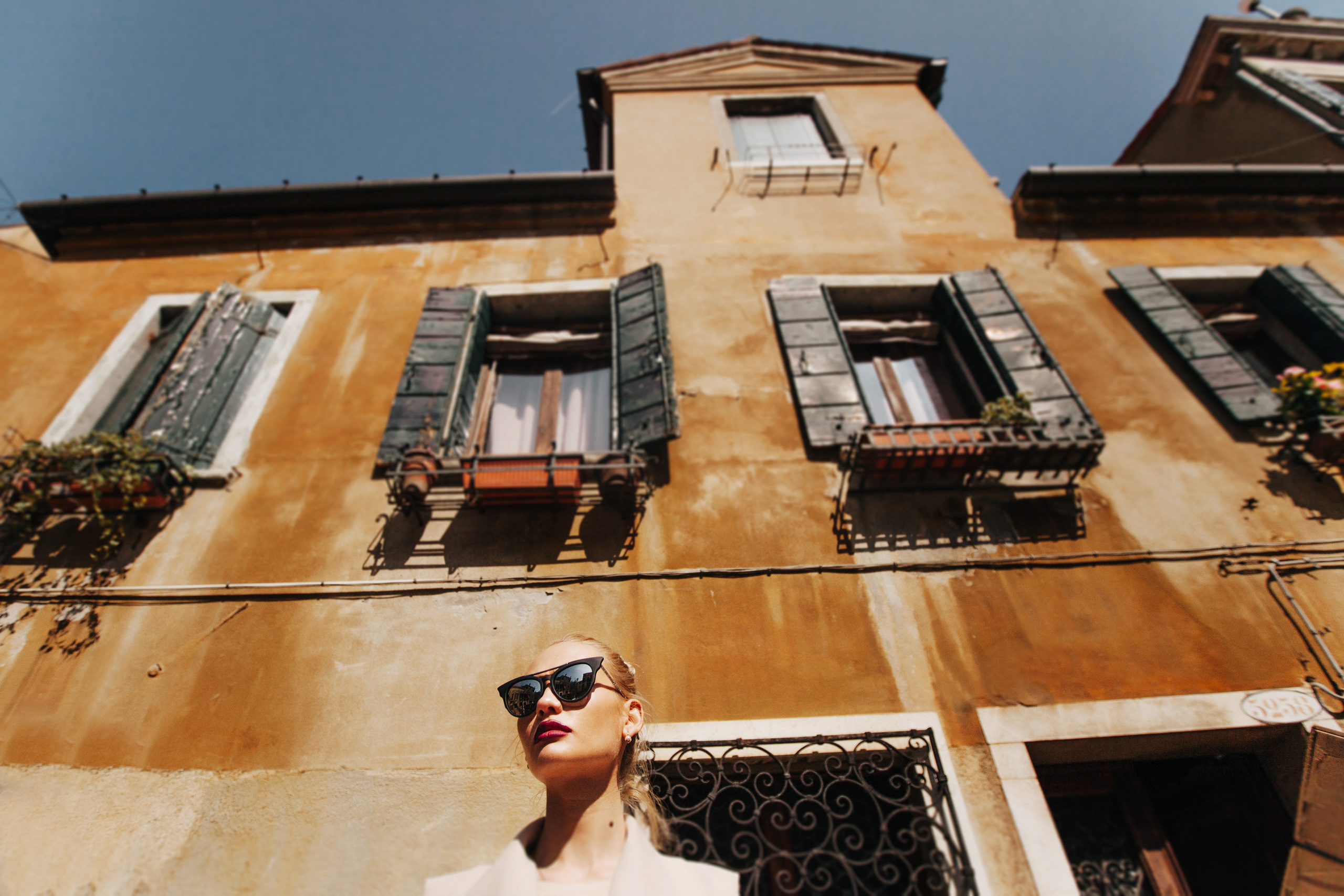 Denis + Arina / LOVE STORY / Venice. Photographer and videographer for wedding in Italy: Rome, Milan, Venic