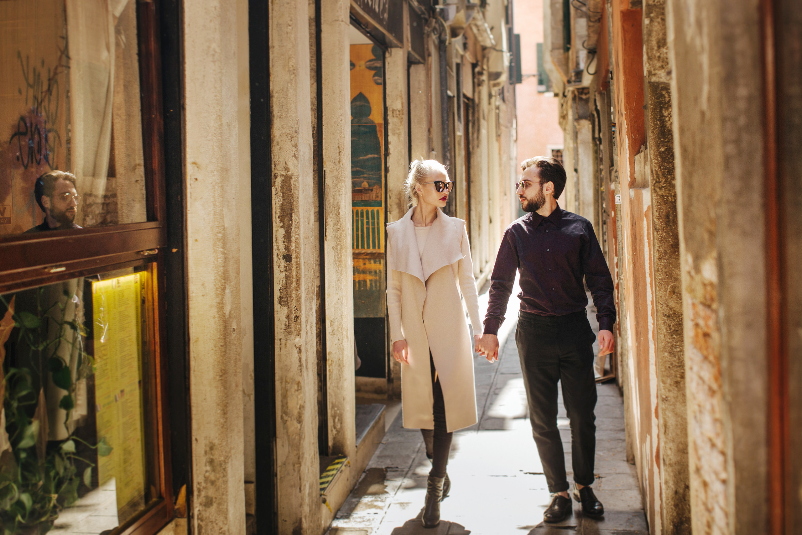 Denis + Arina / LOVE STORY / Venice. Photographer and videographer for wedding in Italy: Rome, Milan, Venic
