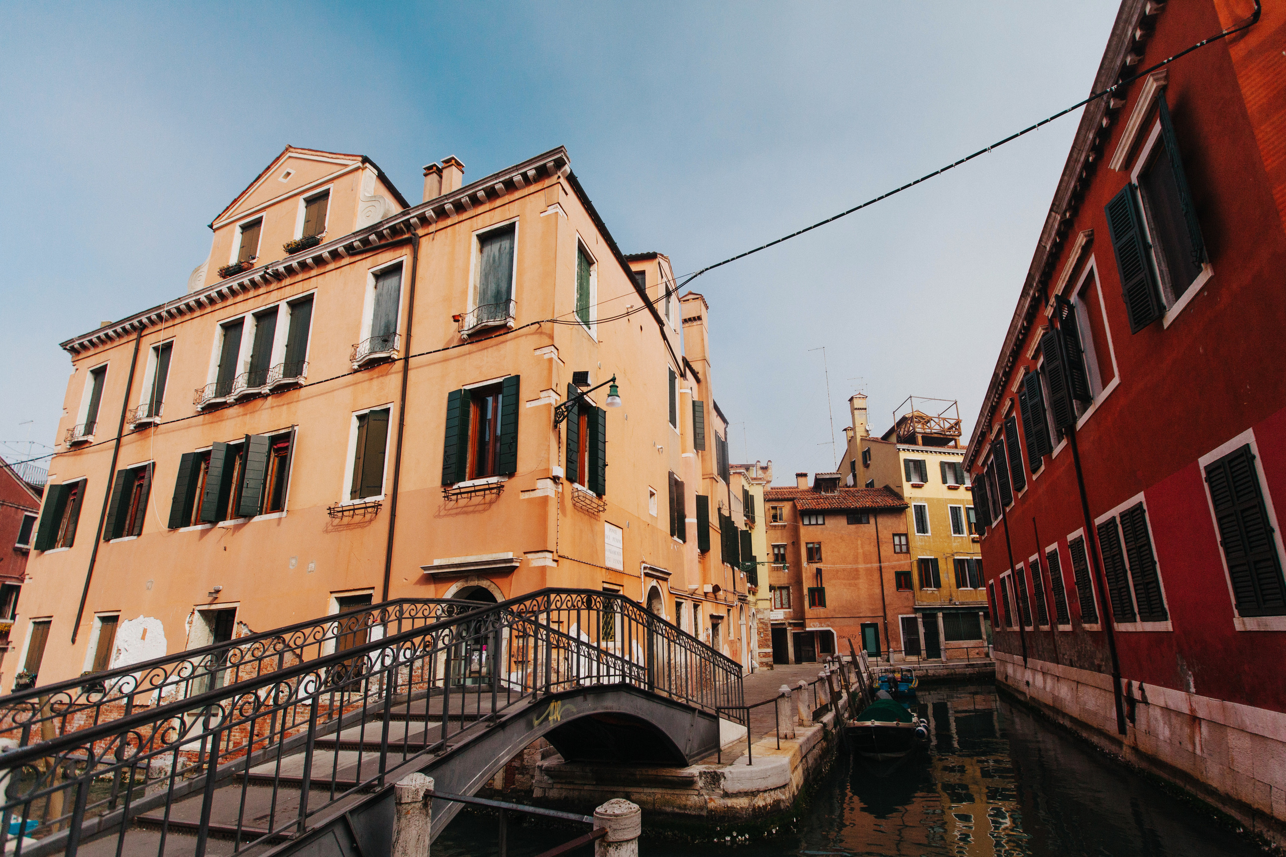 Denis + Arina / LOVE STORY / Venice. Photographer and videographer for wedding in Italy: Rome, Milan, Venic