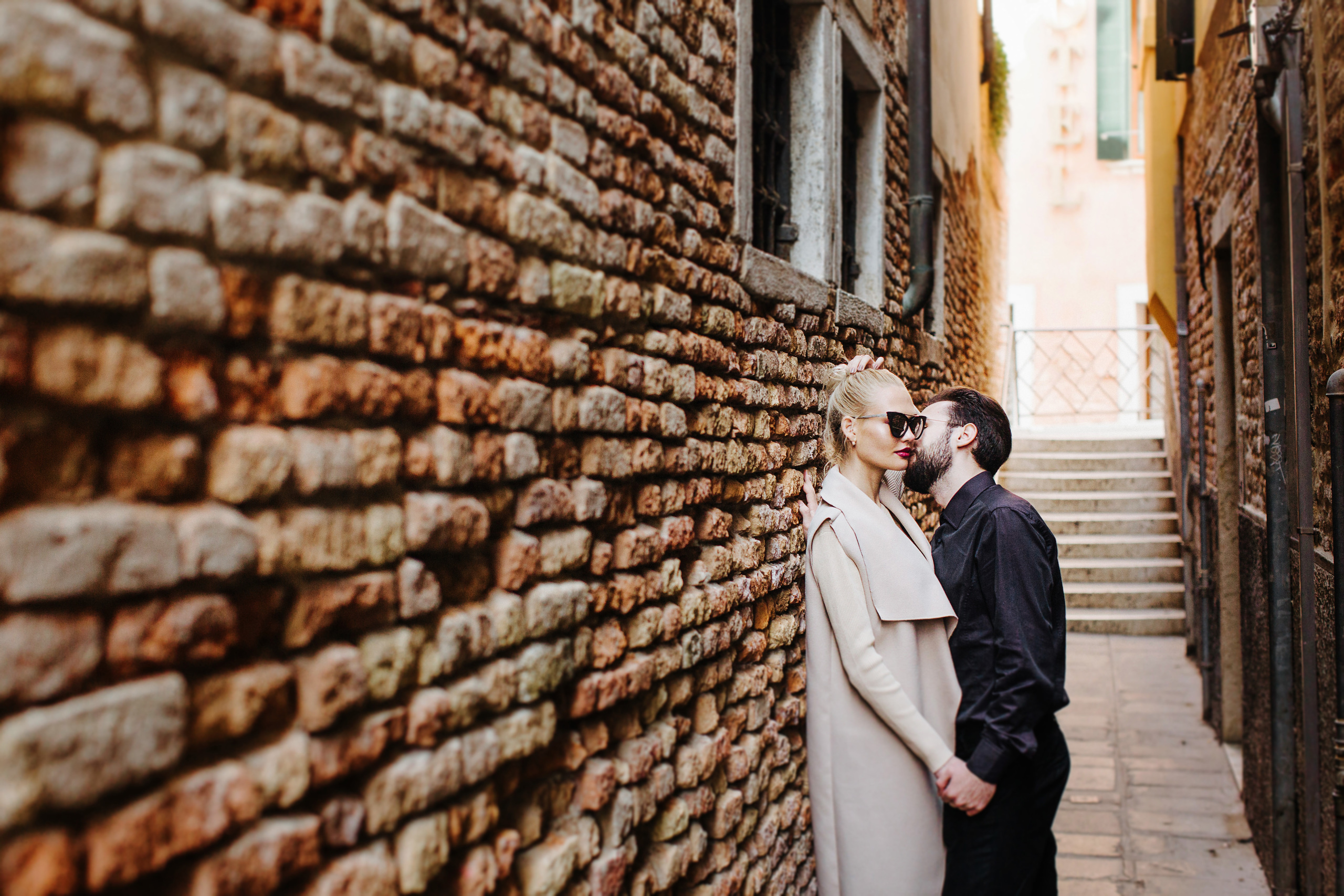 Denis + Arina / LOVE STORY / Venice. Photographer and videographer for wedding in Italy: Rome, Milan, Venic
