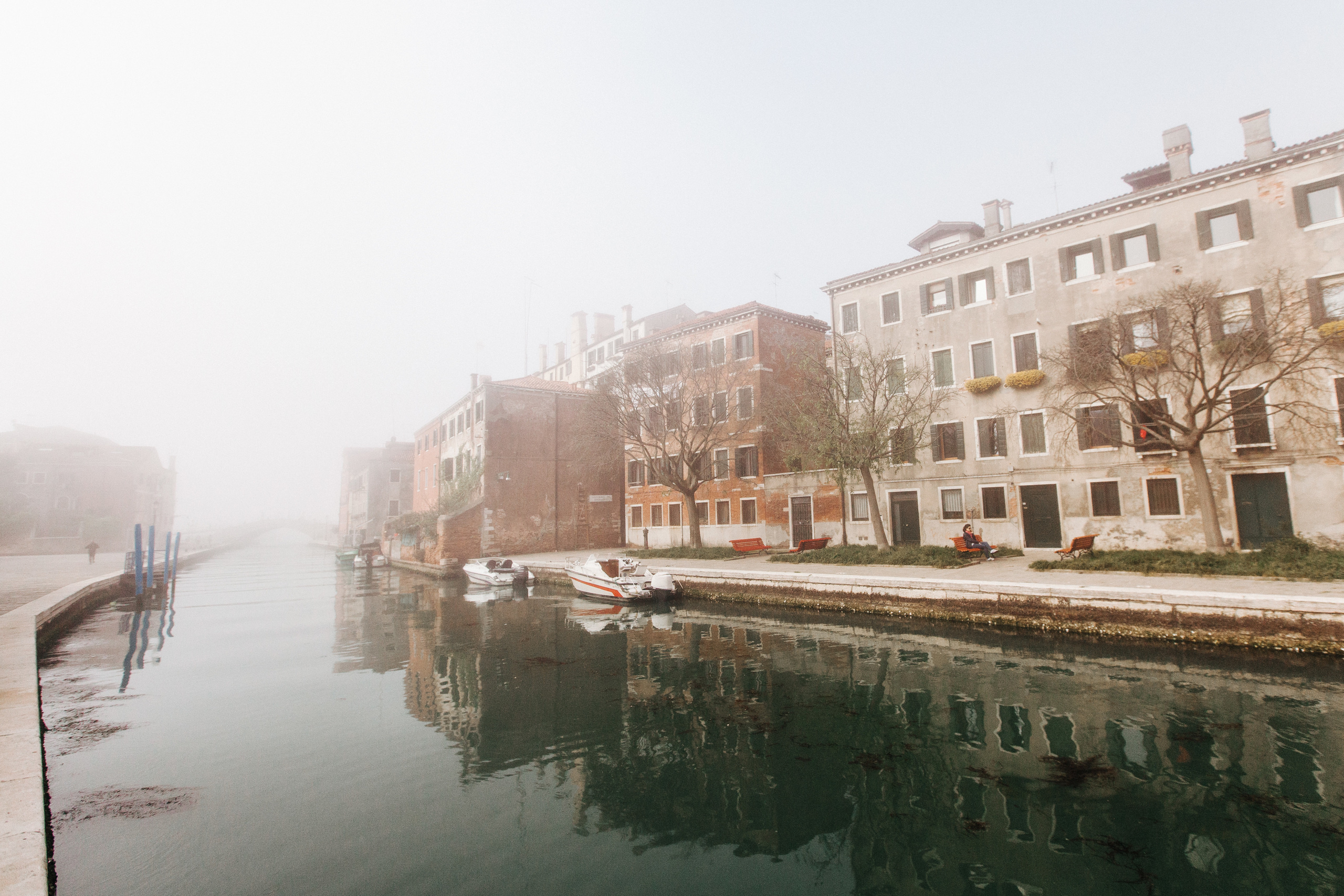 Denis + Arina / LOVE STORY / Venice. Photographer and videographer for wedding in Italy: Rome, Milan, Venic