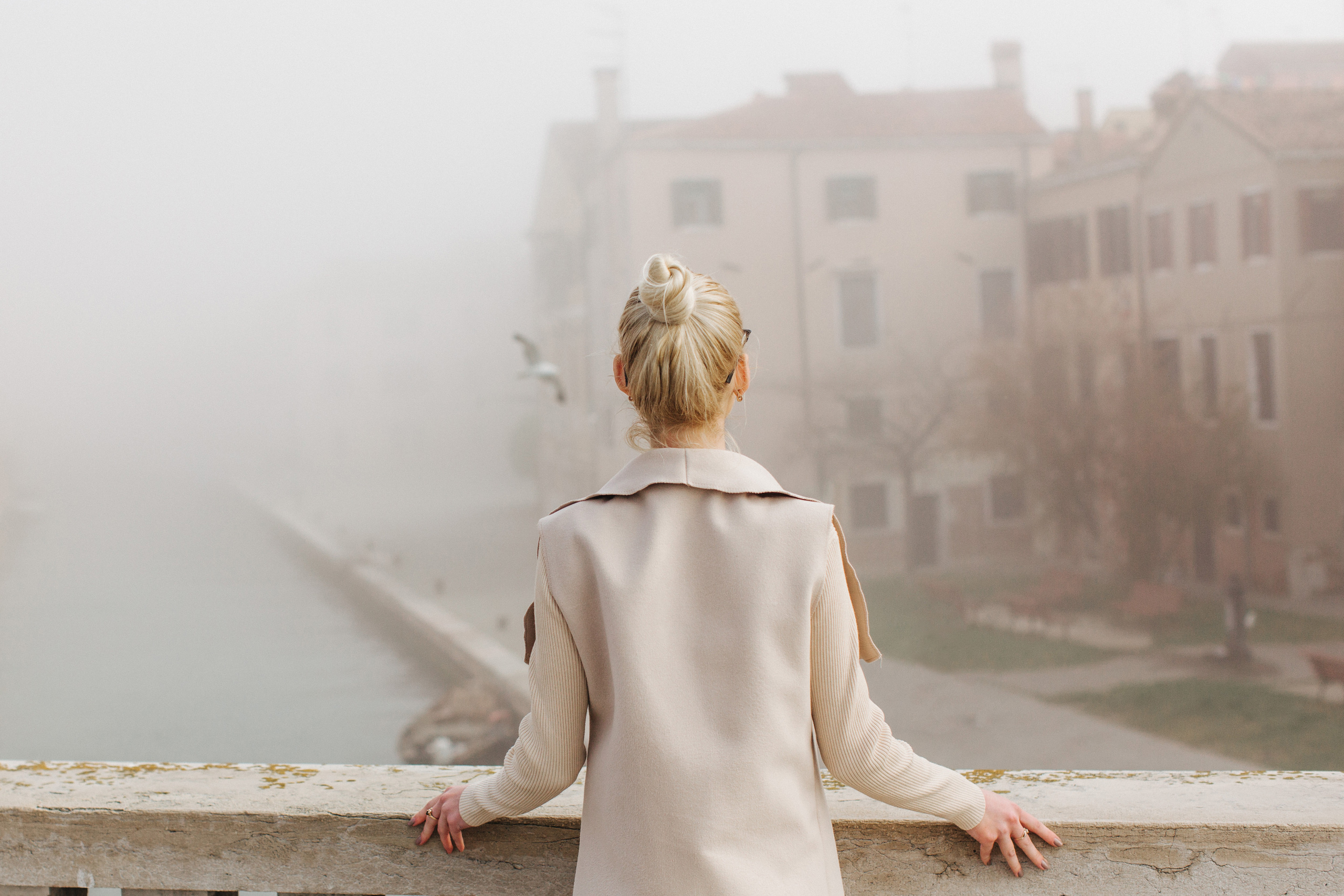 Denis + Arina / LOVE STORY / Venice. Photographer and videographer for wedding in Italy: Rome, Milan, Venic