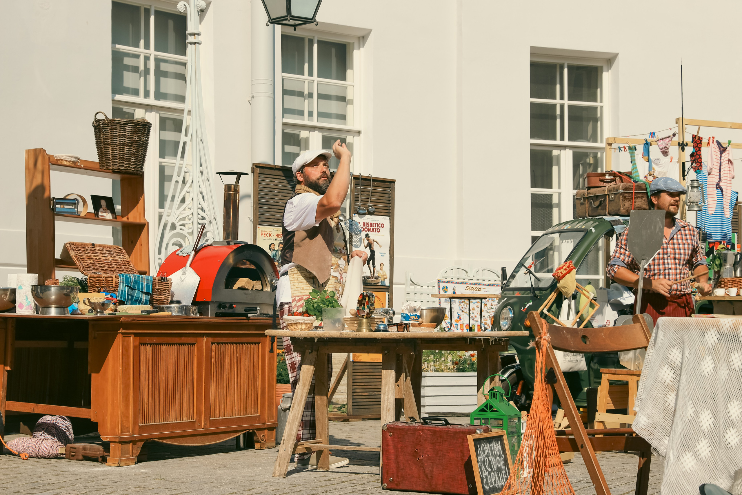 Театр Вкуса, Приключения итальянцев в России