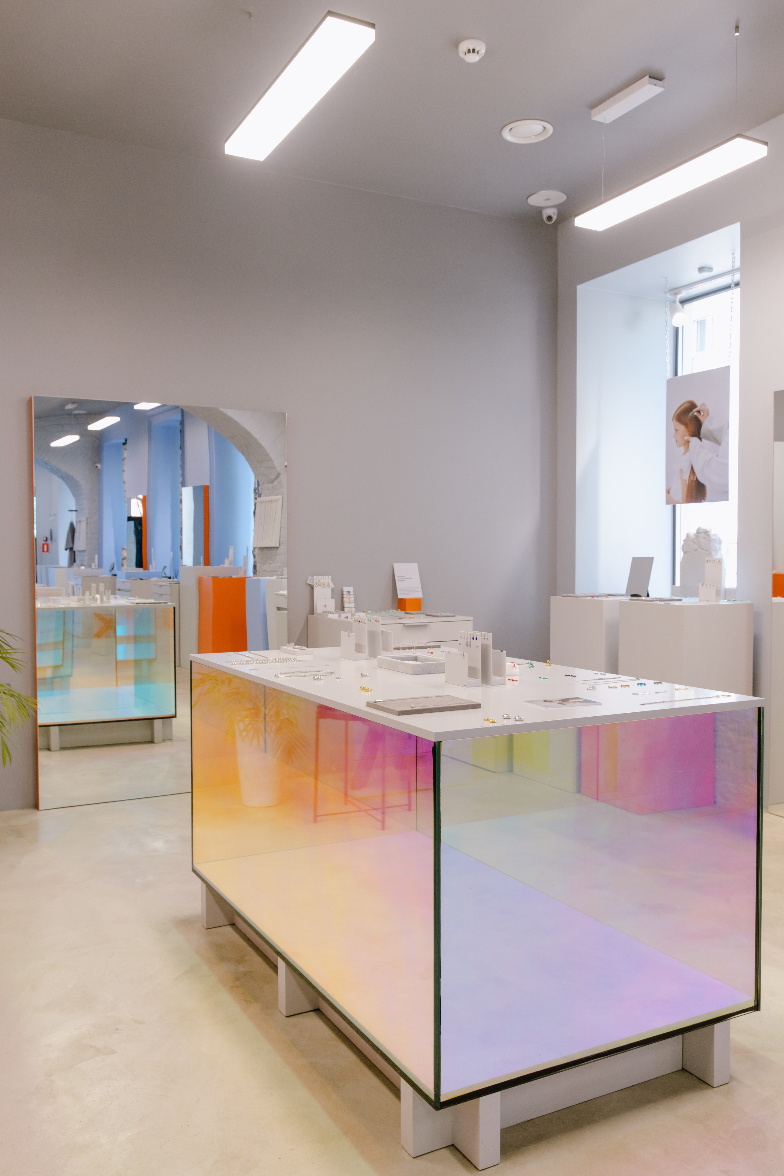 SBLESKOM ​Ювелирный салон Томск Ленина, 72. ГУДРУМ — Мебель на заказ в Томске | Кухни | Шкафы | Стулья и Столы