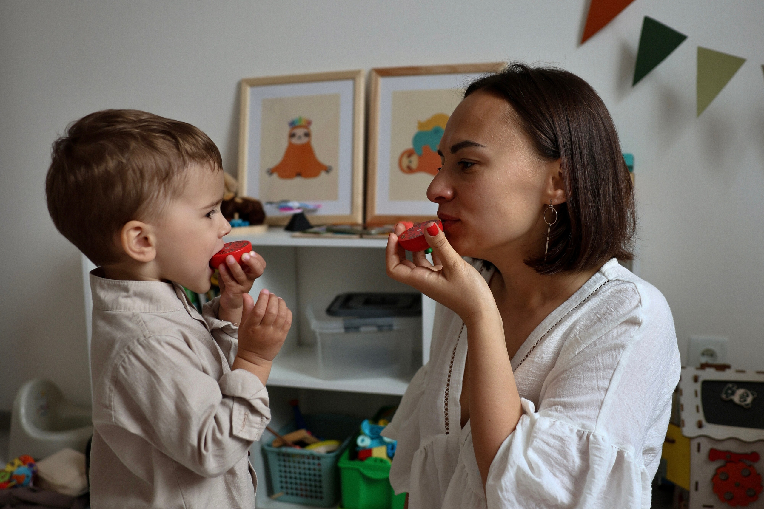 Катя и Платон играют. Ваш семейный newborn и lifestyle фотограф в СПБ Наталья Журавлева