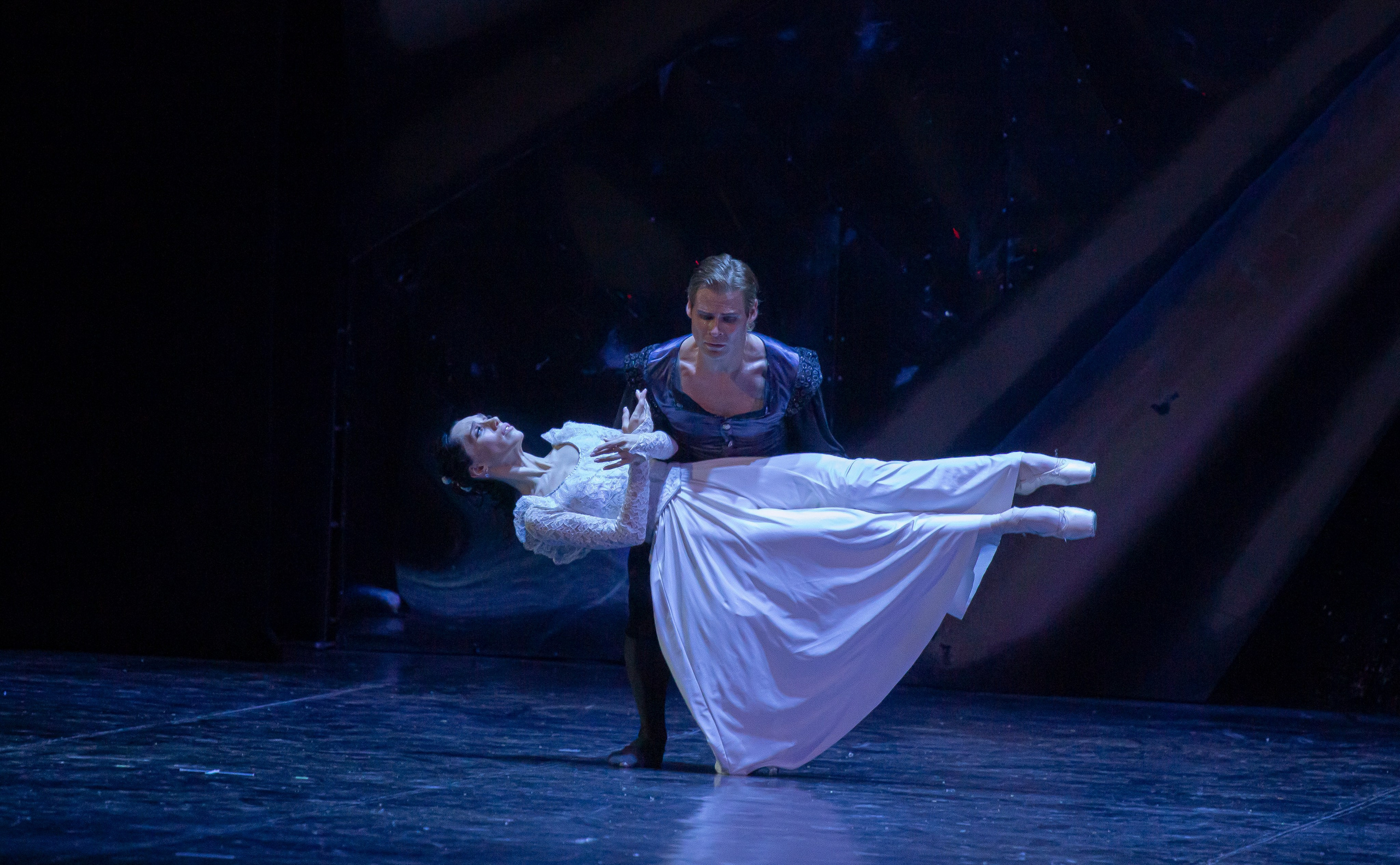 Русский Гамлет спектакль премьера Марийского театра оперы и балета в Зимнем театре г. Сочи. Фотограф в Сочи Юрий Шептаев