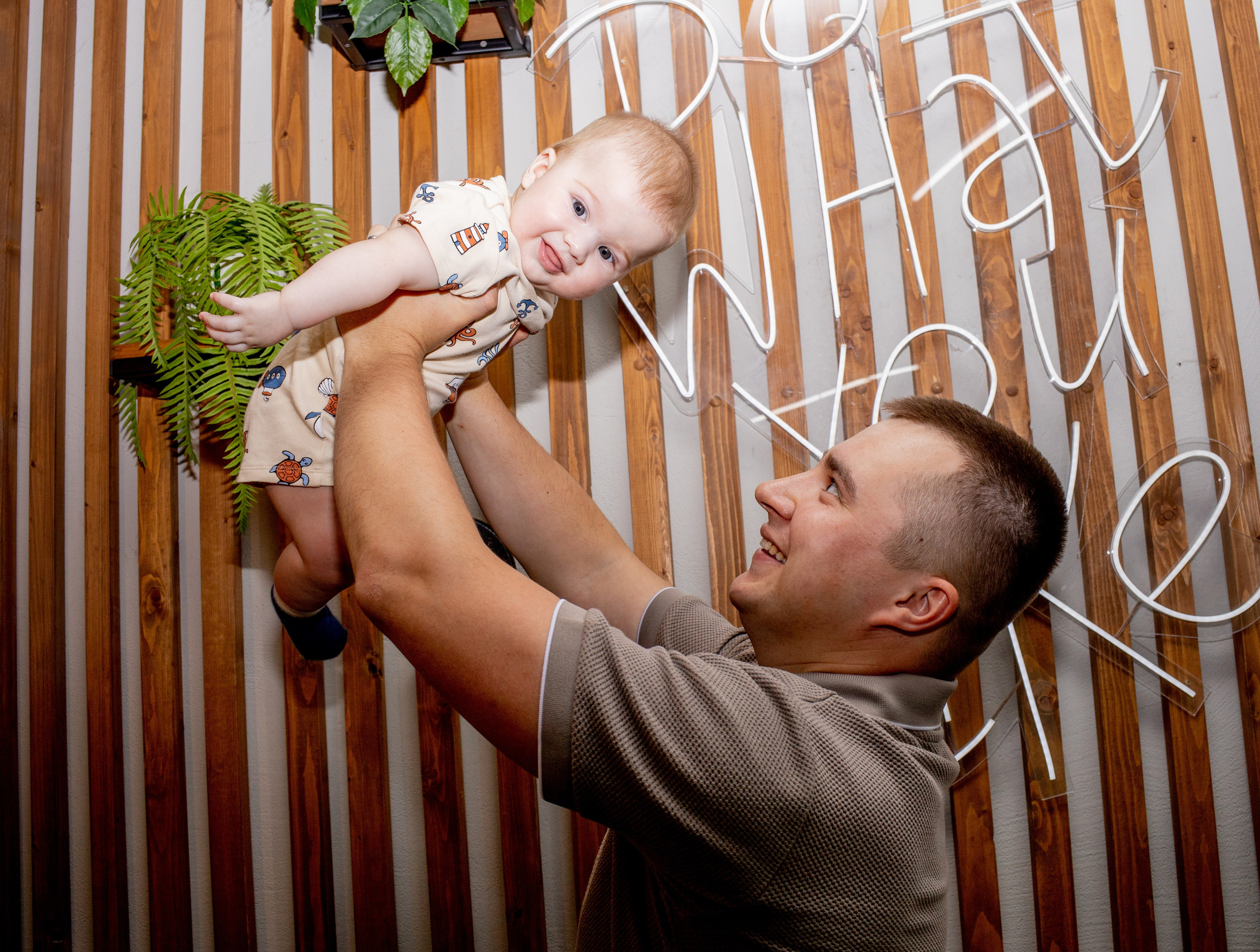 Фотосессия в кафе. Фотограф новорожденных в Екатеринбурге