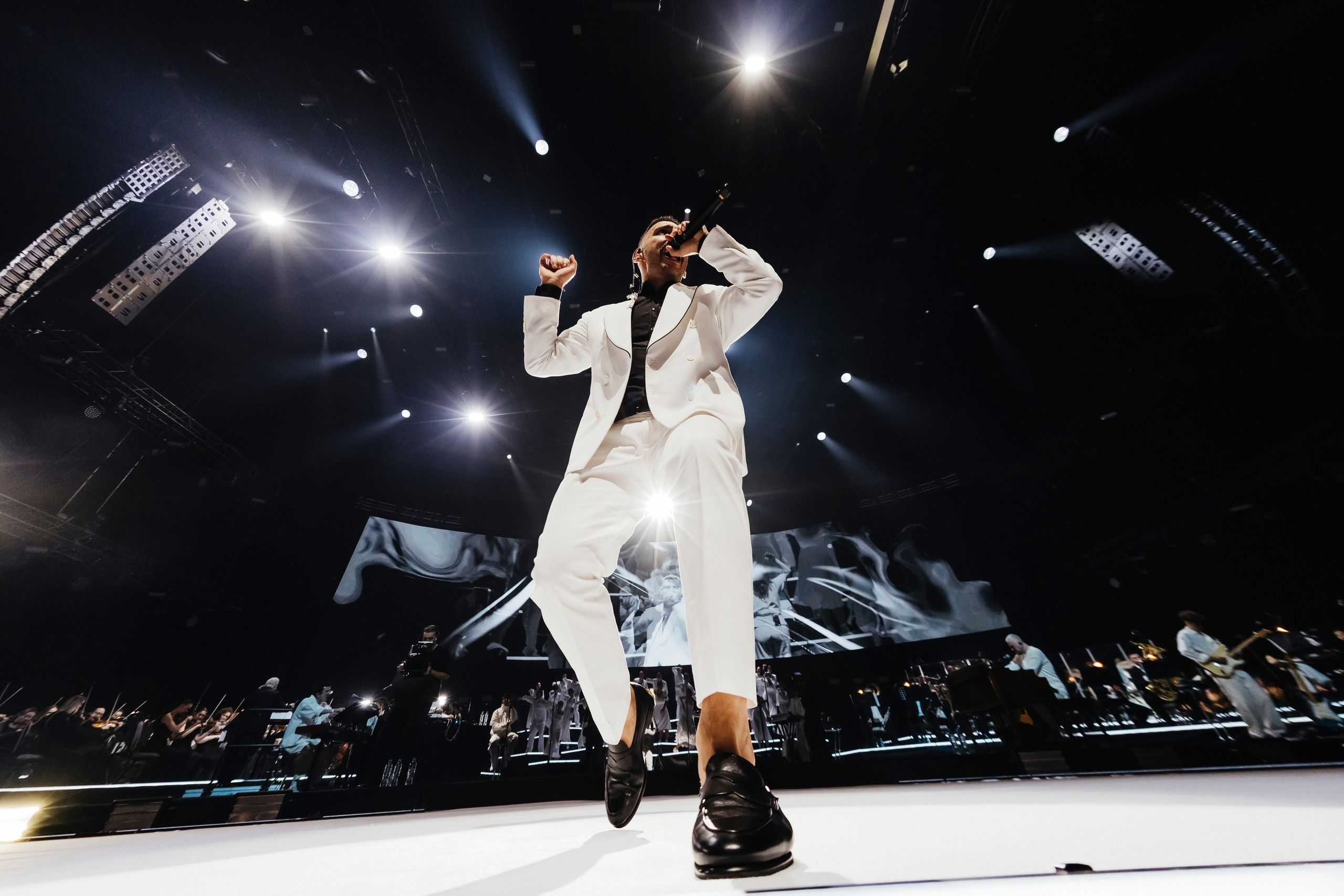 Концерт L’ONE с хором и симфоническим оркестром в Live Арене 19 октября 2025. Репортажный, event, концертный и backstage фотограф из Москвы Виталий Кривцов