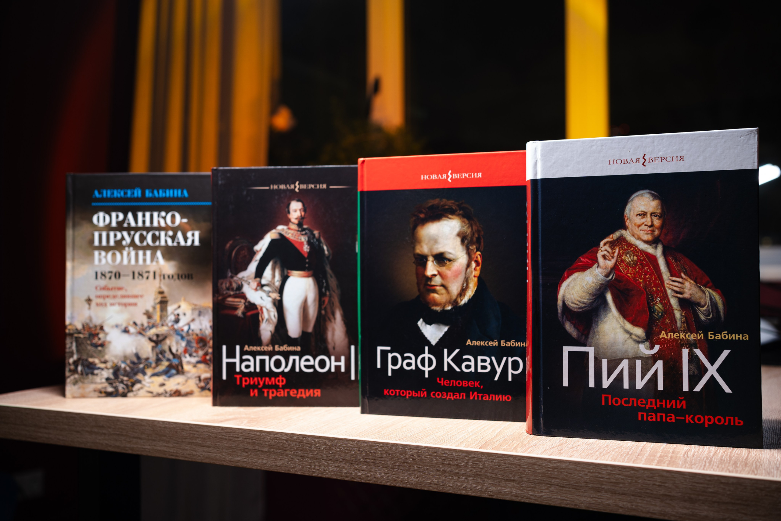 Книги/предметка. Контент-съёмка и бизнес-портреты в Москве. Виктория Кулюкина
