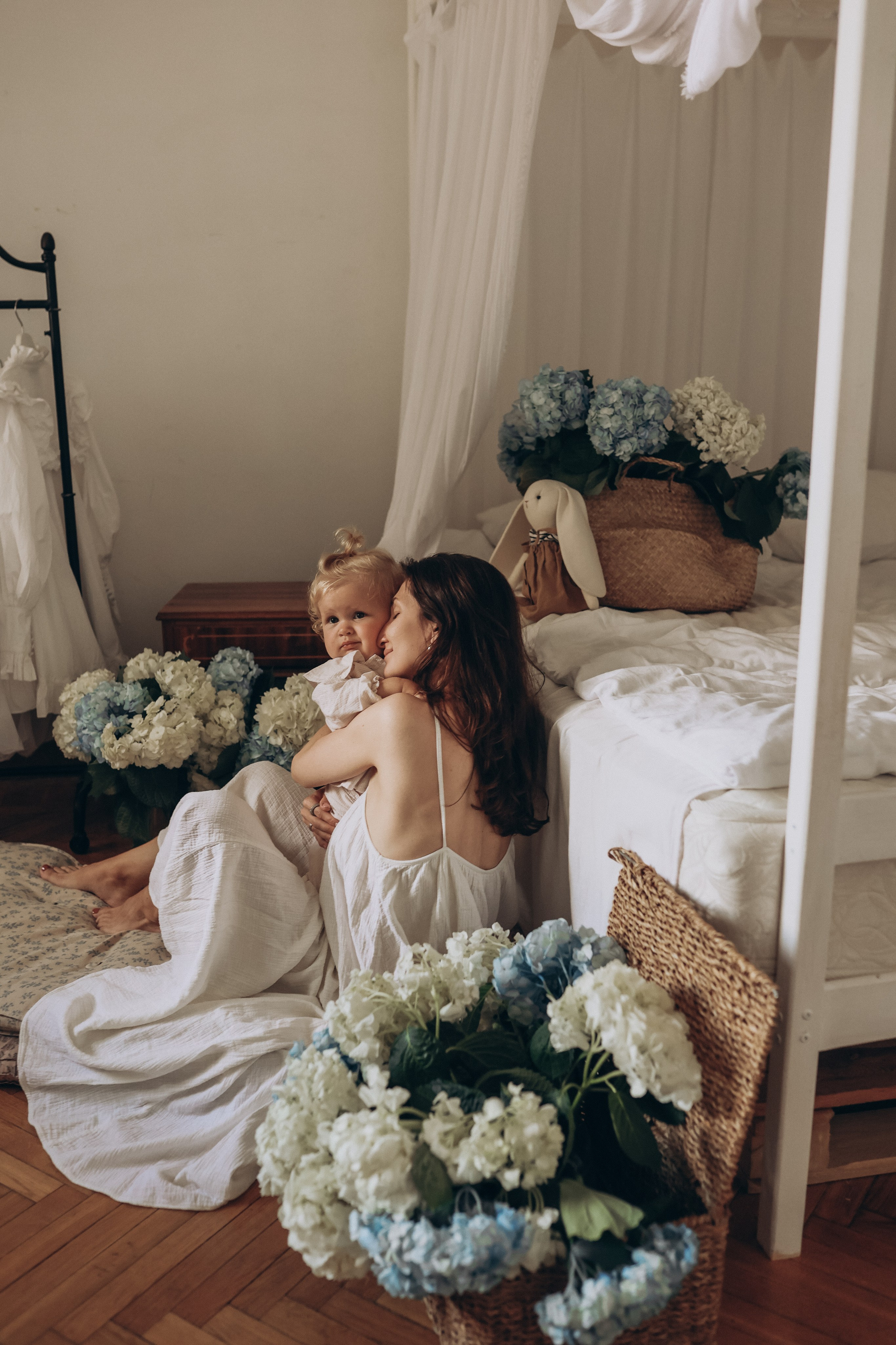 Ева и гортензии. Елена Гореликова фотограф в Москве