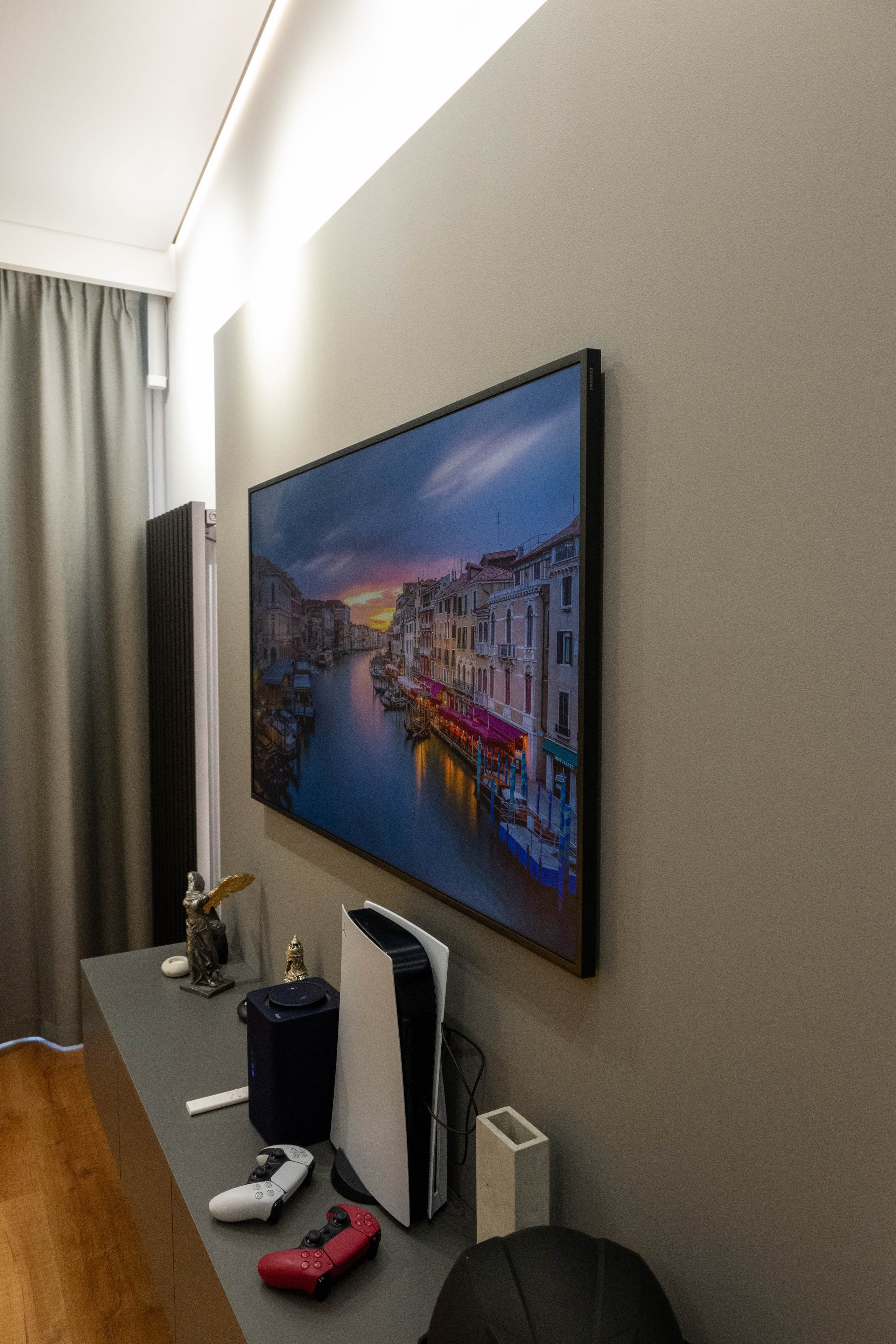 The apartment is on two levels. Fotograf Dmitrii Donets