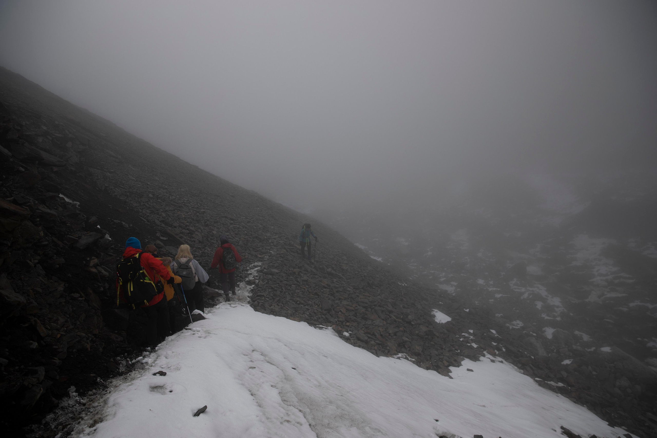 фотосессия в горах,  восхождение, фотографии с восхождения, фотосессия, фотосессия туристов, треккинг, парапланы