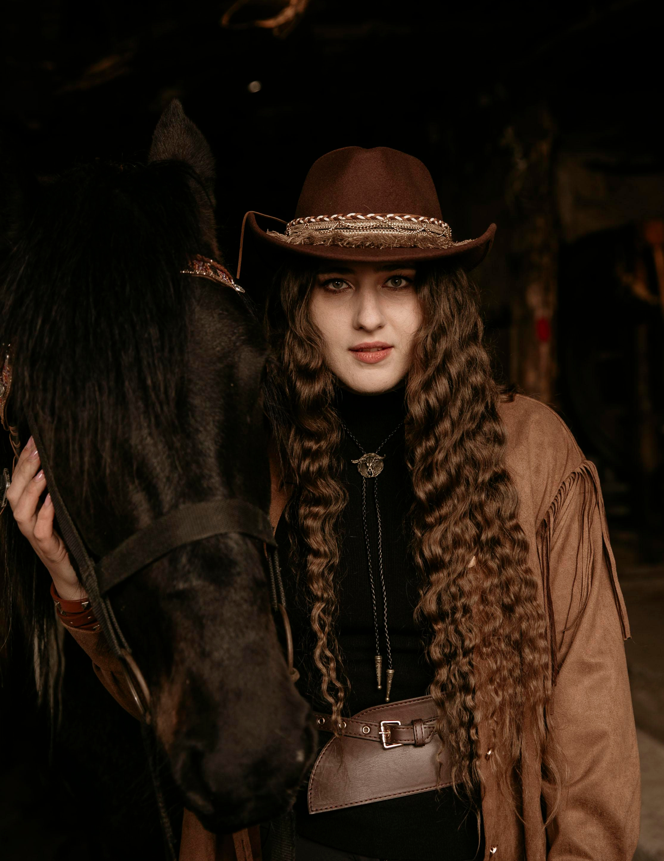 фотосессия с лошадью, фотосессия, лошадь, фотосессия в горах, фото с конем, фотография с лошадью, фотосессия, горы, Кавказ, фотосессия в песках, фотограф Осколкова Ульяна