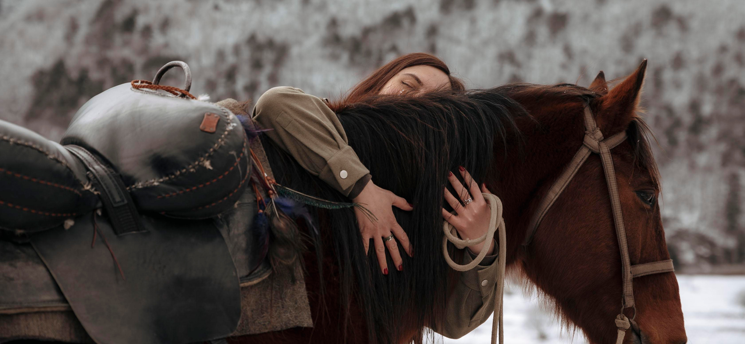 фотосессия с лошадью, фотосессия, лошадь, фотосессия в горах, фото с конем, фотография с лошадью, фотосессия, горы, Кавказ, фотосессия в песках, фотограф Осколкова Ульяна