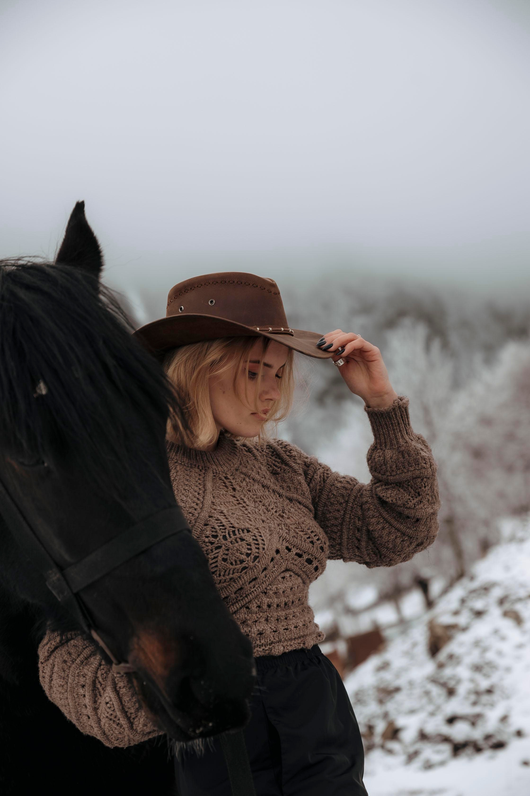 фотосессия с лошадью, фотосессия, лошадь, фотосессия в горах, фото с конем, фотография с лошадью, фотосессия, горы, Кавказ, фотосессия в песках, фотограф Осколкова Ульяна