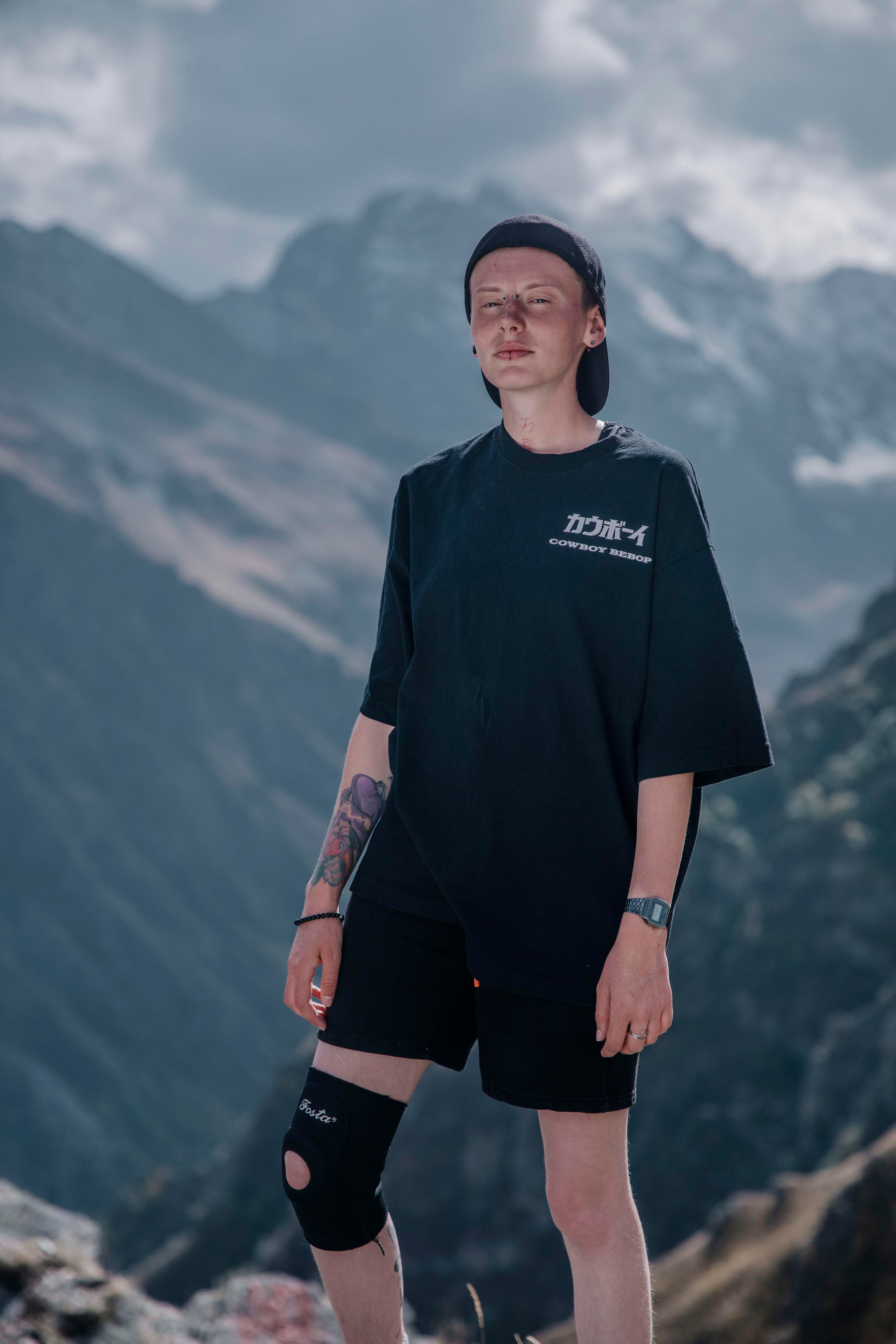 фотосессия в горах, фотосессия в Осетии, Северная Осетия, фотосессия летом, солнечная погода в горах, лавочка счастья