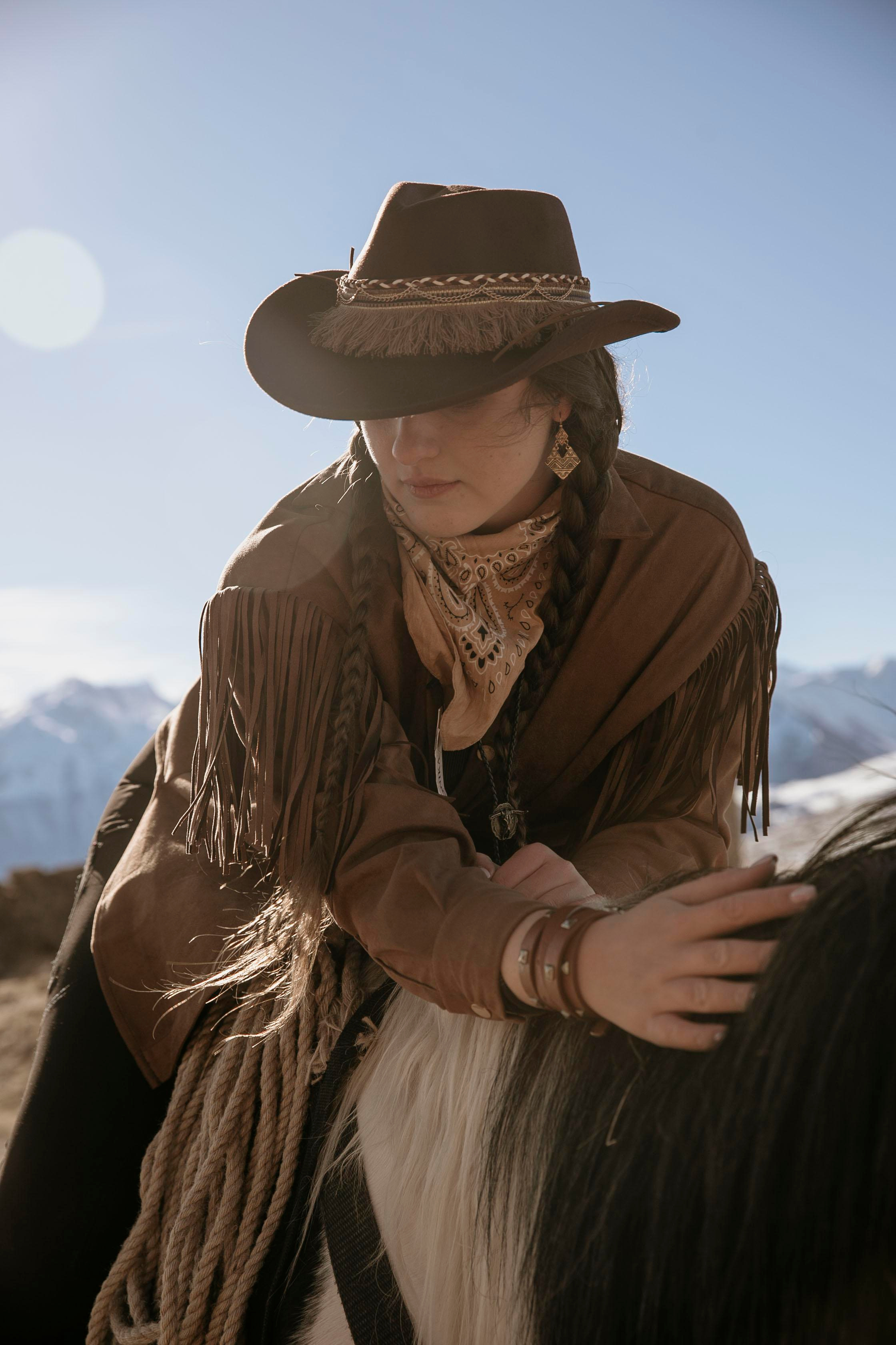 фотосессия с лошадью, фотосессия, лошадь, фотосессия в горах, фото с конем, фотография с лошадью, фотосессия, горы, Кавказ, фотосессия в песках, фотограф Осколкова Ульяна