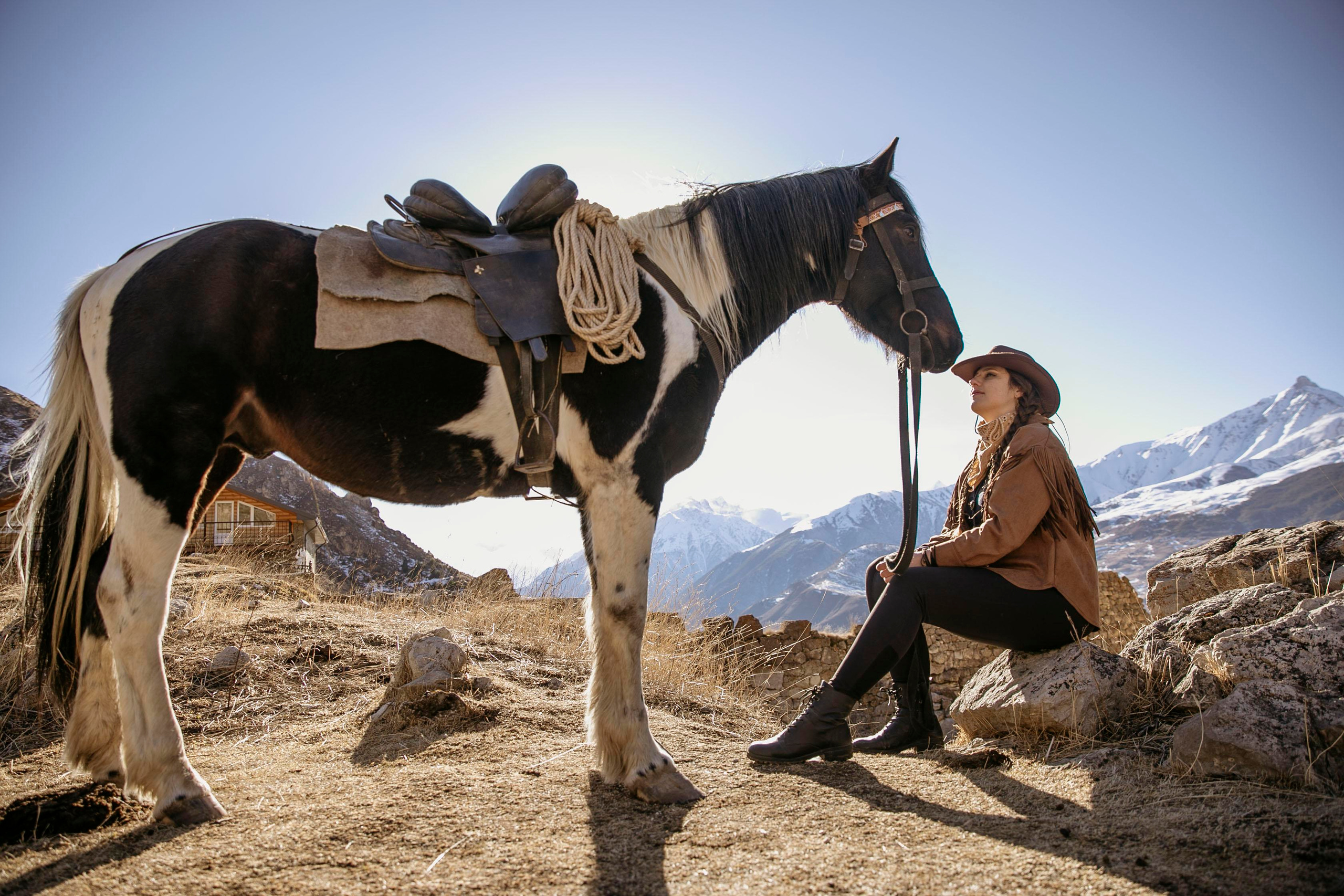 фотосессия с лошадью, фотосессия, лошадь, фотосессия в горах, фото с конем, фотография с лошадью, фотосессия, горы, Кавказ, фотосессия в песках, фотограф Осколкова Ульяна