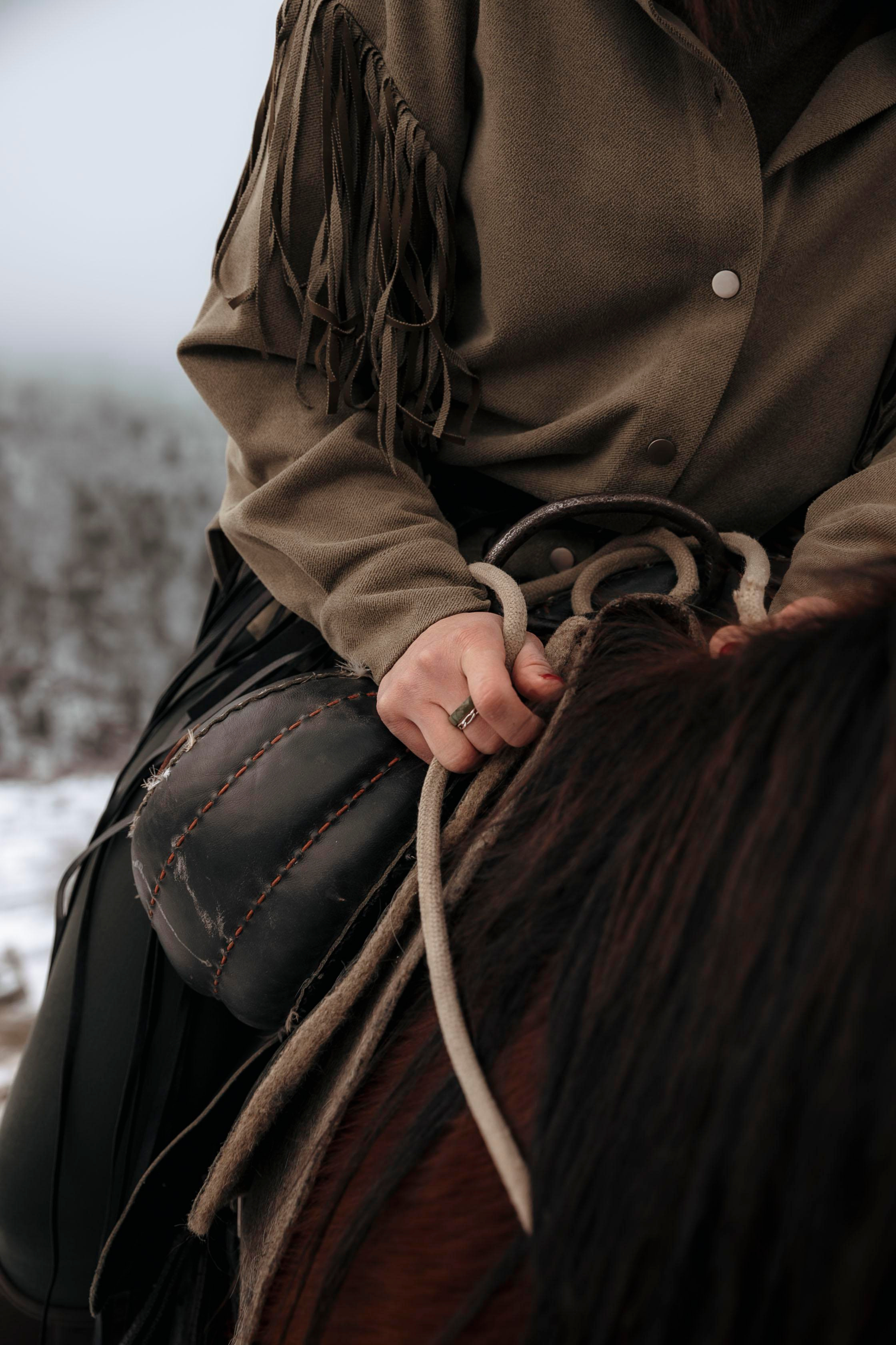 фотосессия с лошадью, фотосессия, лошадь, фотосессия в горах, фото с конем, фотография с лошадью, фотосессия, горы, Кавказ, фотосессия в песках, фотограф Осколкова Ульяна