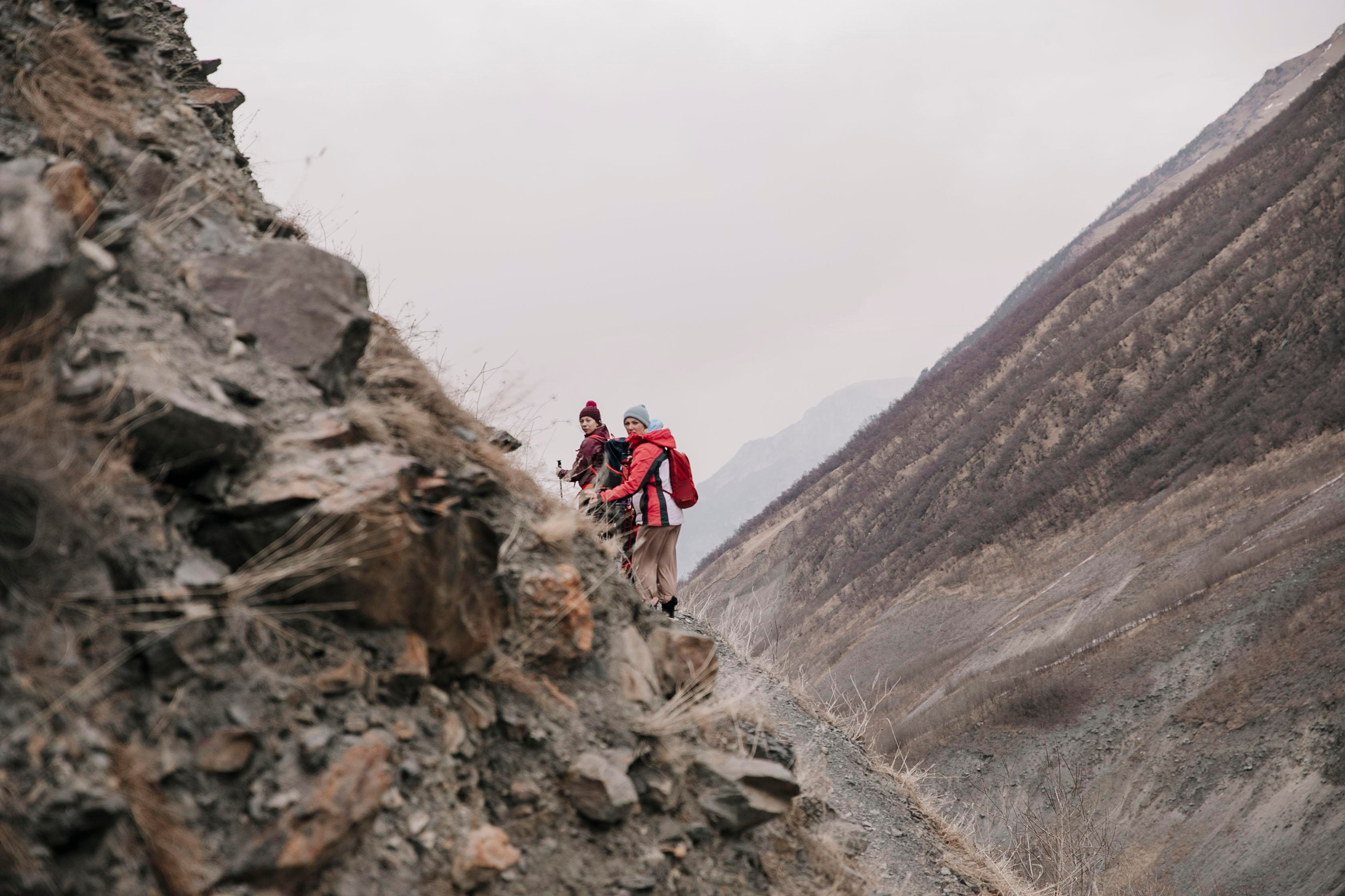 фотосессия в горах,  восхождение, фотографии с восхождения, фотосессия, фотосессия туристов, треккинг, парапланы