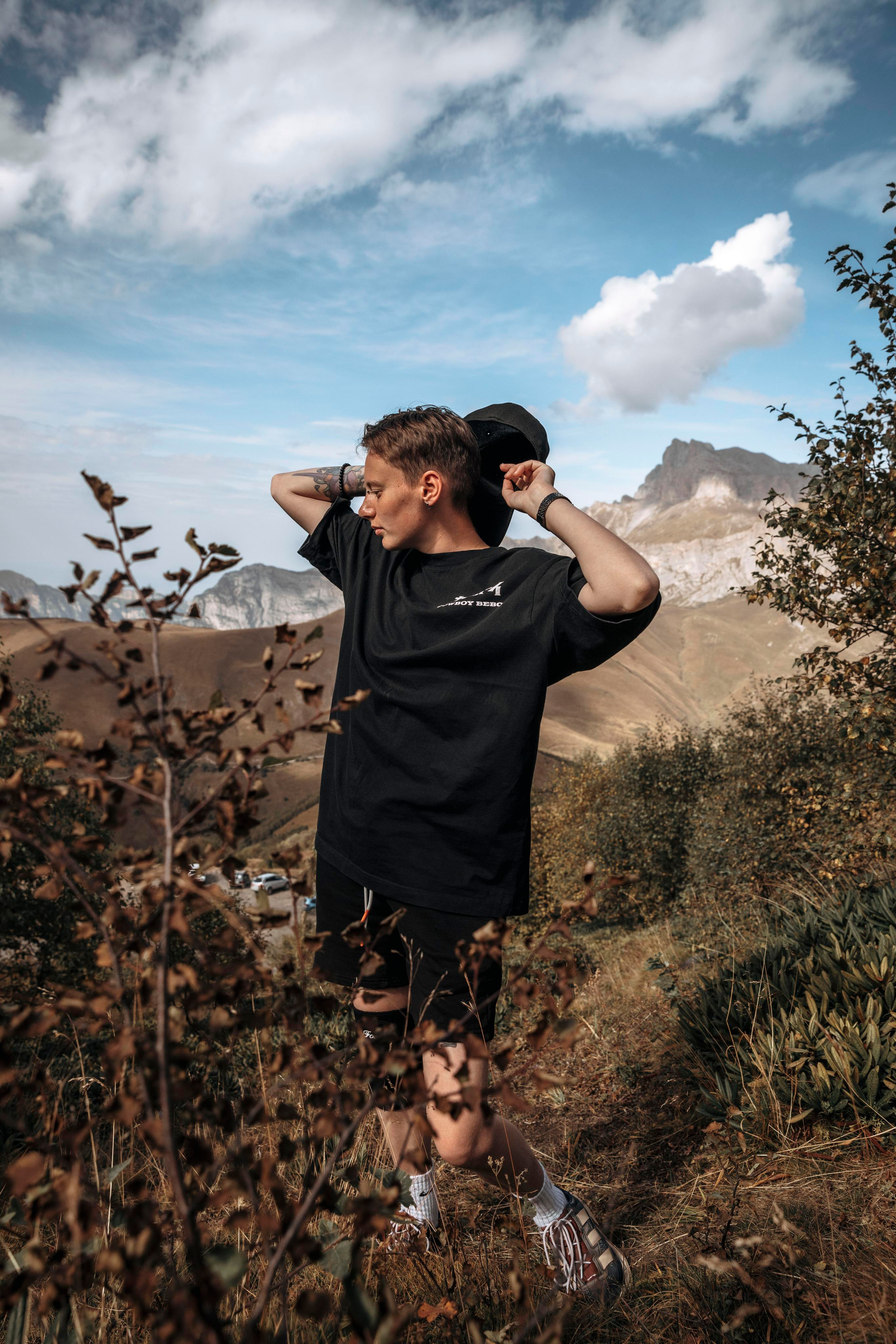 фотосессия в горах, фотосессия в Осетии, Северная Осетия, фотосессия летом, солнечная погода в горах, лавочка счастья