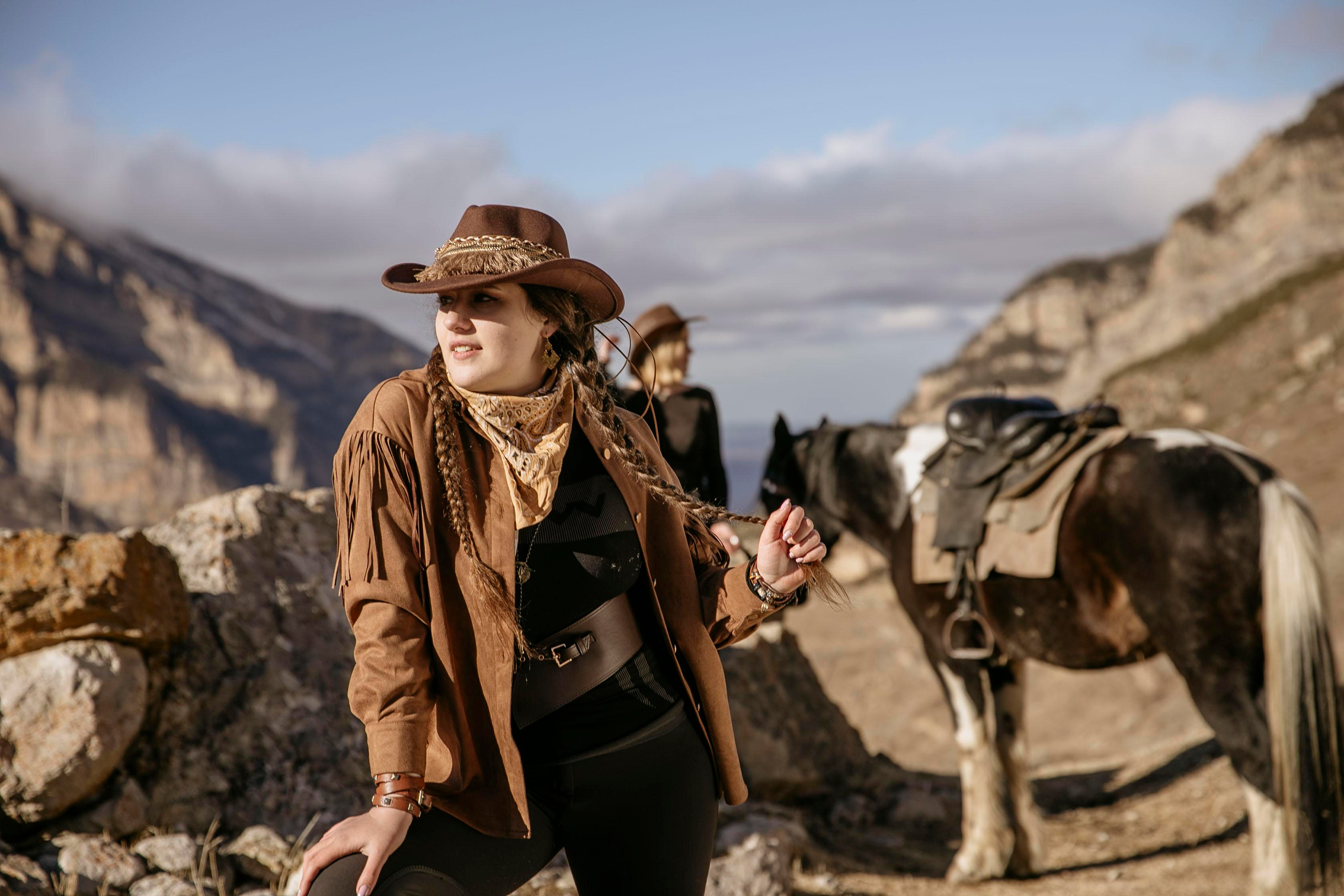 фотосессия с лошадью, фотосессия, лошадь, фотосессия в горах, фото с конем, фотография с лошадью, фотосессия, горы, Кавказ, фотосессия в песках, фотограф Осколкова Ульяна