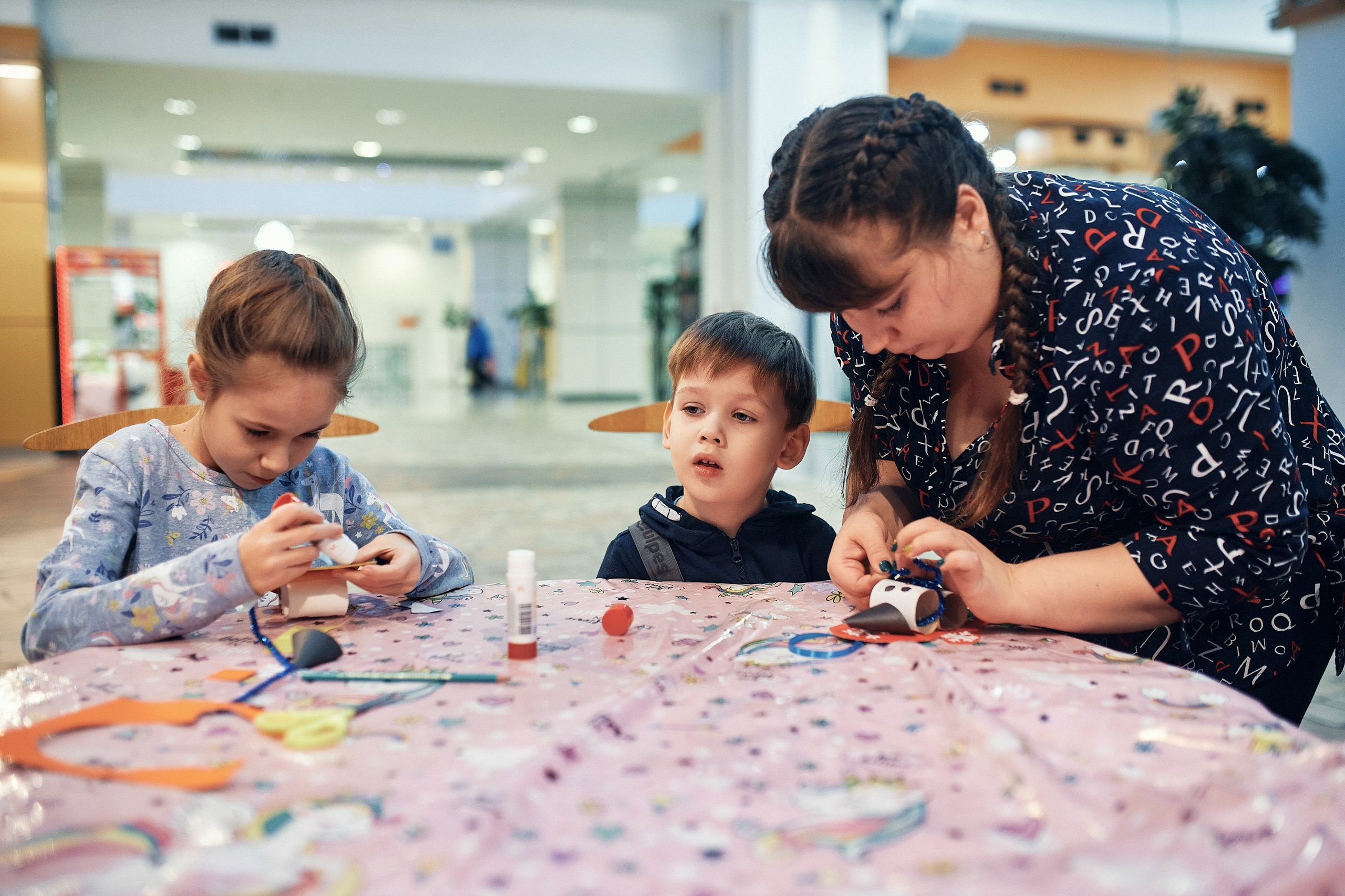 Детский новогодний праздник в ТЦ Июнь. Семейный и репортажной фотограф в Красноярске и Москве Виктор Бабинцев