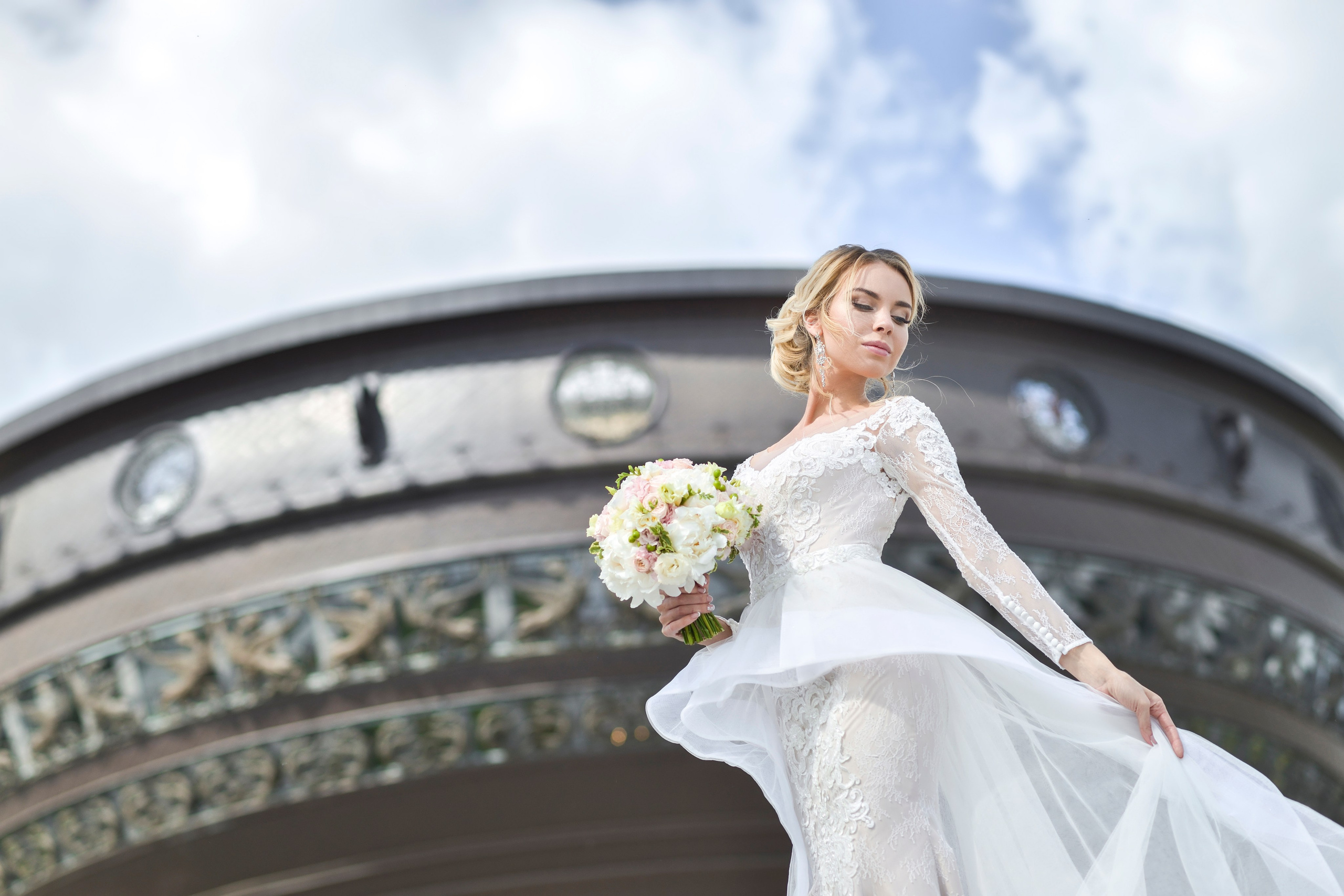 Свадебная Фотосессия в г. казани | Фотограф на Свадьбу в г. Казани Фотограф Садег Азарми тел. +79172288430 ✔ Сборы невесты и жениха✔ Утро невесты (детали, эмоции, подготовка)✔ Репортажная съёмка ЗАГСа и выездной регистрации✔ Свадебная прогулка✔ Фотосъёмка банкета и вечеринки✔ Креативные и тематические свадьбы✔ Свадьба на природе (лайфстайл)✔ Девичники и мальчишники