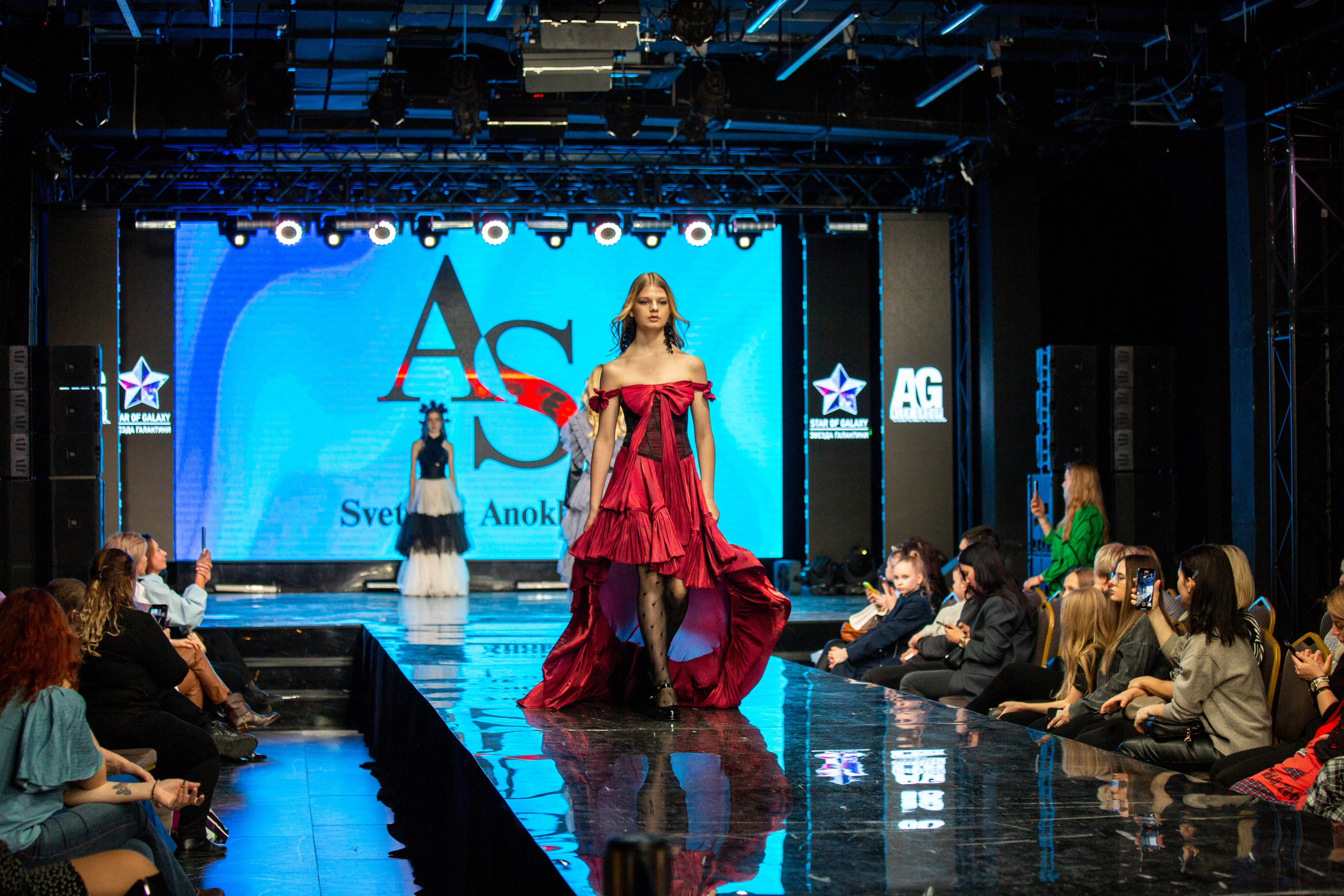 Звезда галактики. Яровит Холл. Репортажный, семейный, свадебный, портретный фотограф