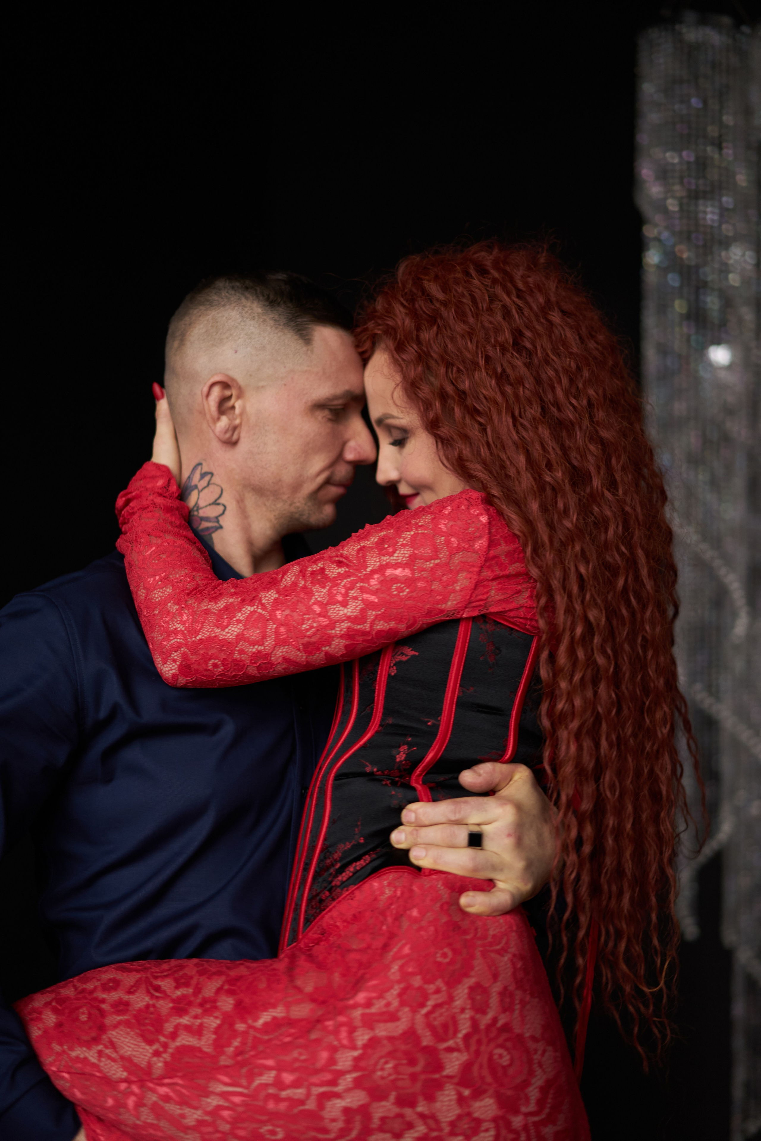 Фотосессия влюбленных в студии. Фотограф Екатеринбург Кокшарова Александра