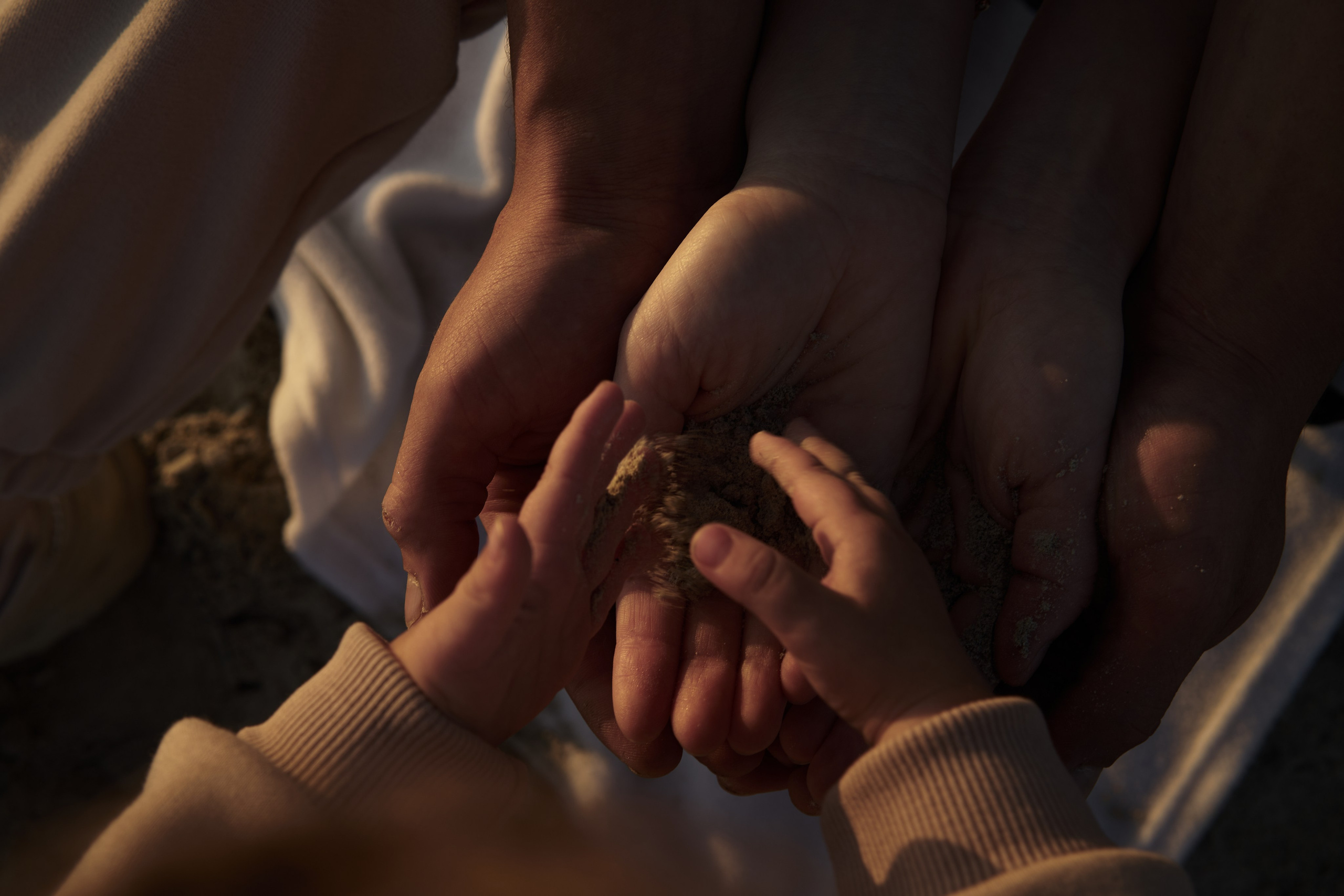 Семейная фотосессия на закате в песках. Фотограф Екатеринбург Кокшарова Александра