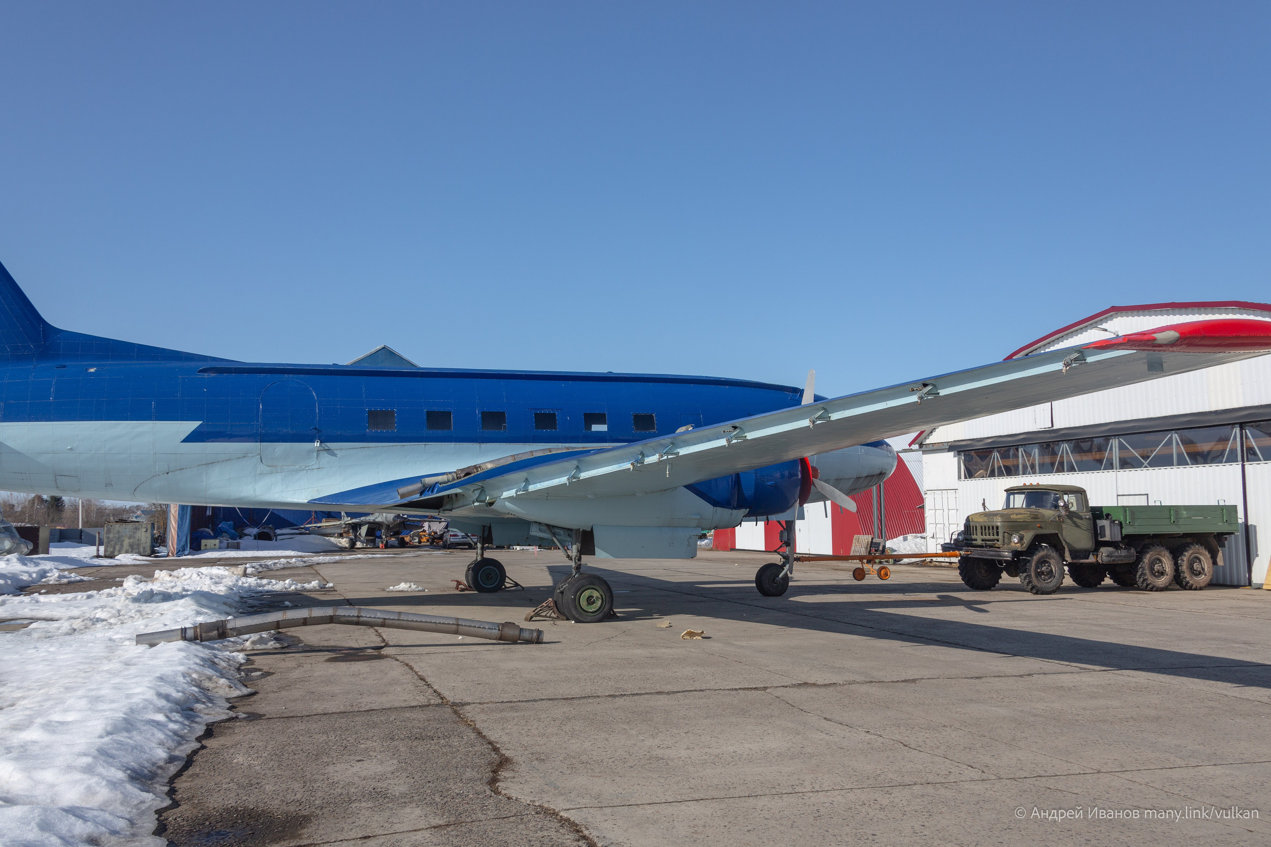 Ил-14Т «Голубая Мечта» (2026 г.). Фотоальбом показывающий увлекательный мир авиации и мир медведей Андрея Иванова