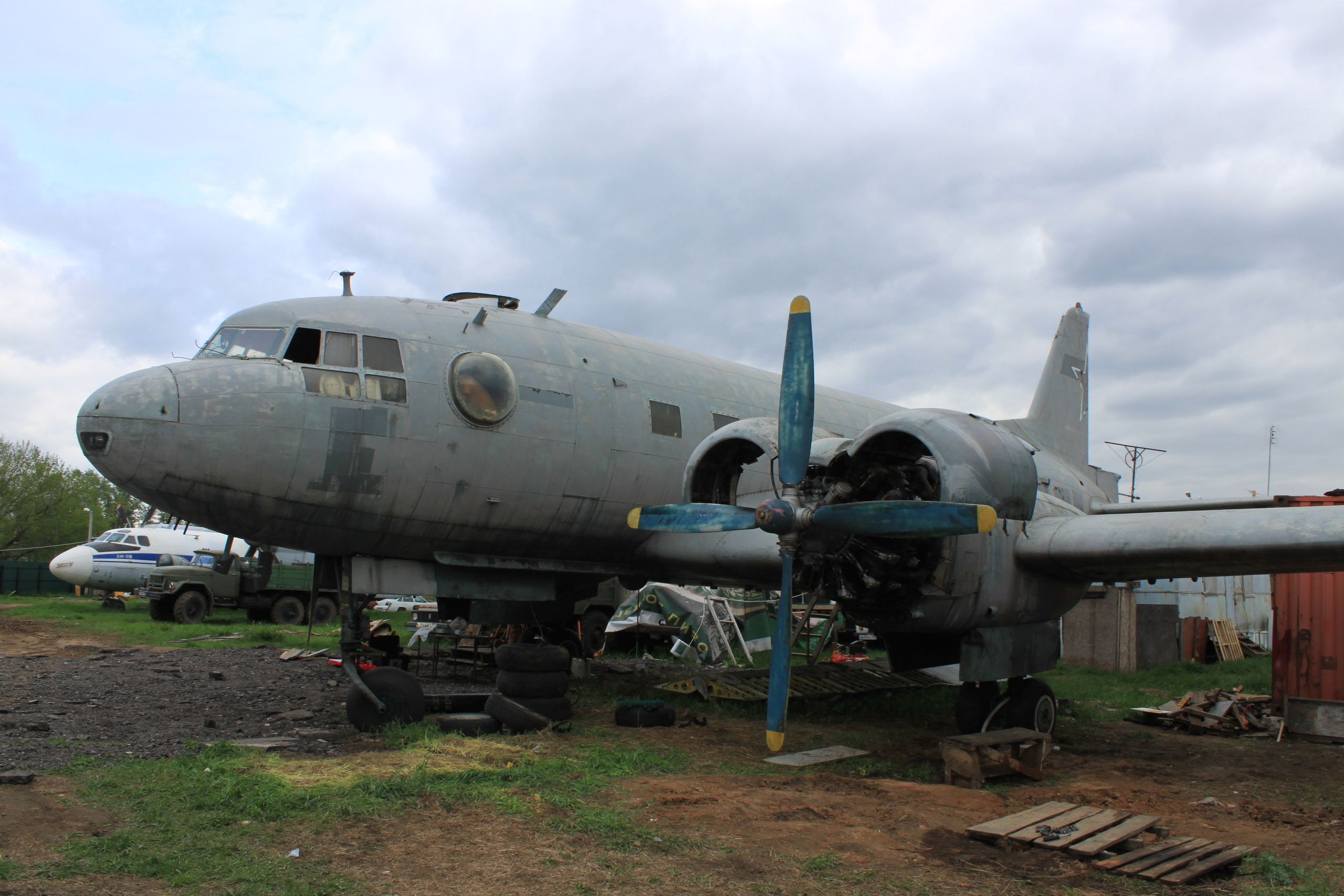 Ил-14Т «Голубая Мечта» работы в Тушино (2011 г.). Фотоальбом показывающий увлекательный мир авиации и мир медведей Андрея Иванова